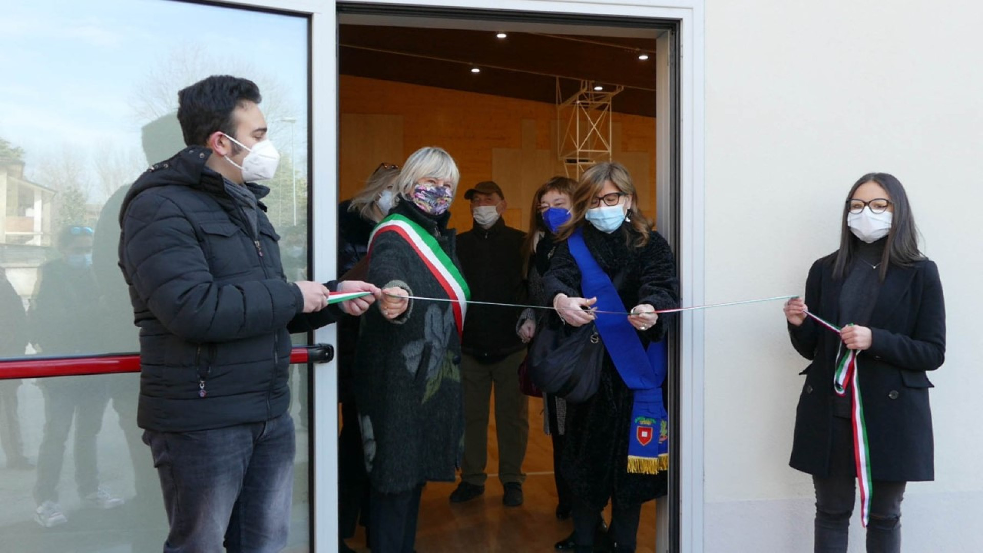 Inaugurata la nuova palestra: "Dono per i ragazzi in un momento duro"