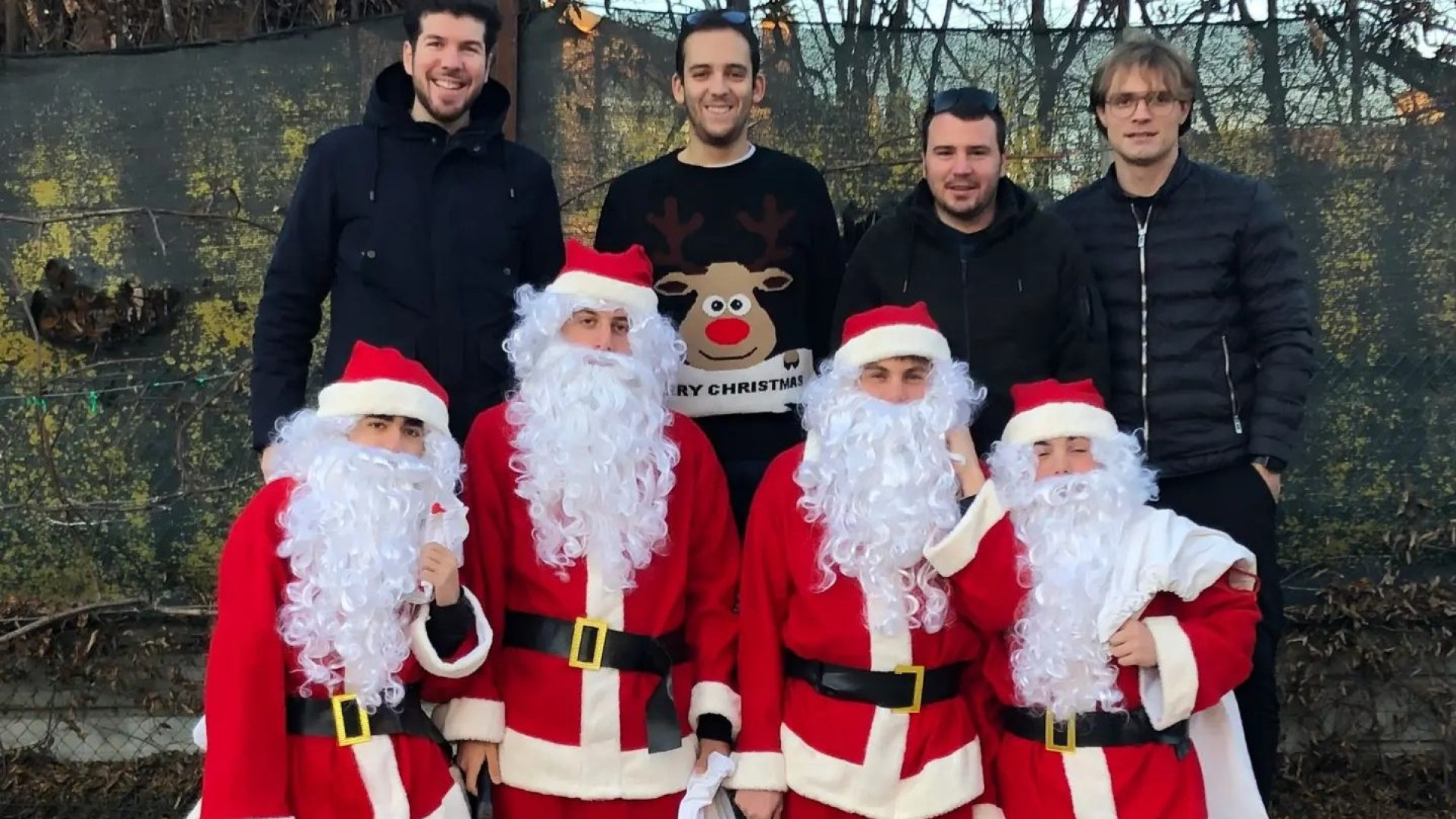 Babbi Natale casa per casa a Niviano. Consegnati dall'Anspi ben 420 panettoni