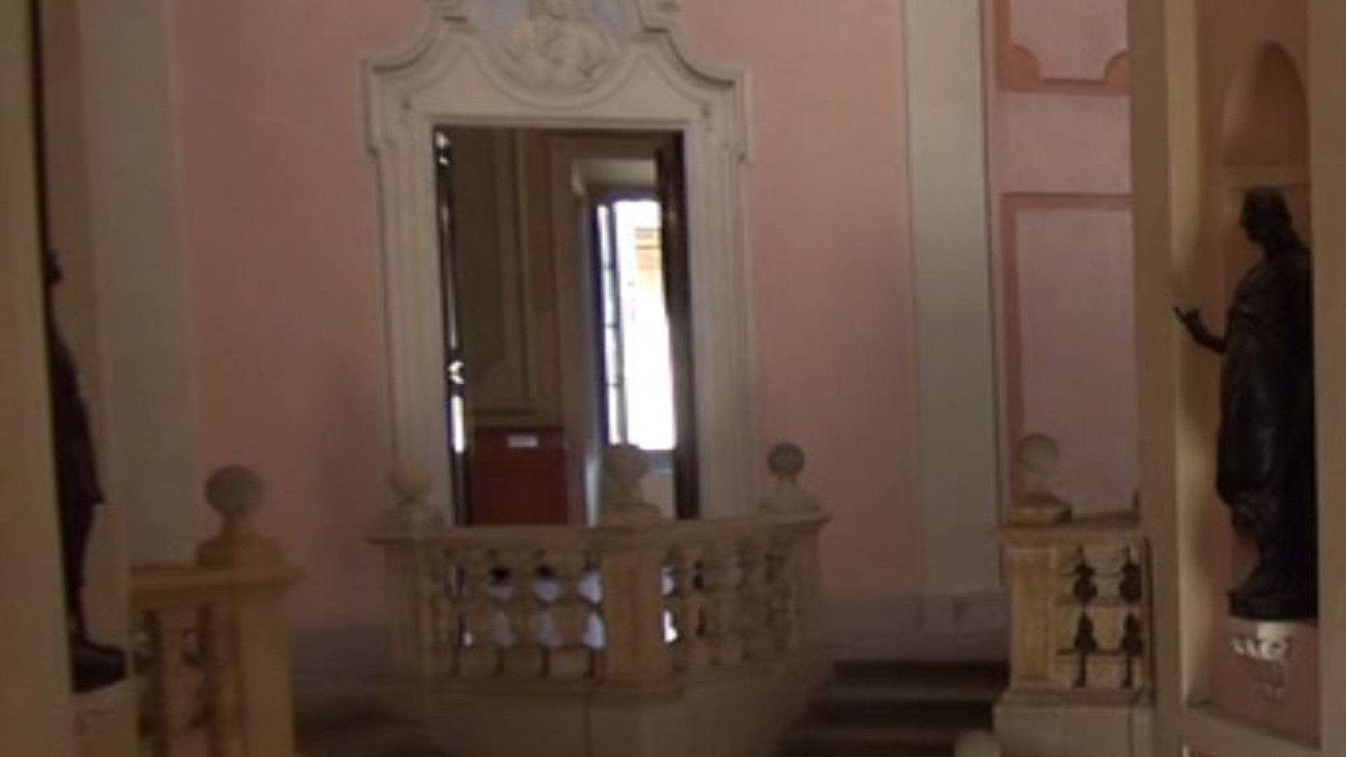 Lo scalone a Y e il salone di Ricchetti del palazzo Opera Pia Alberoni nel Tgl Più