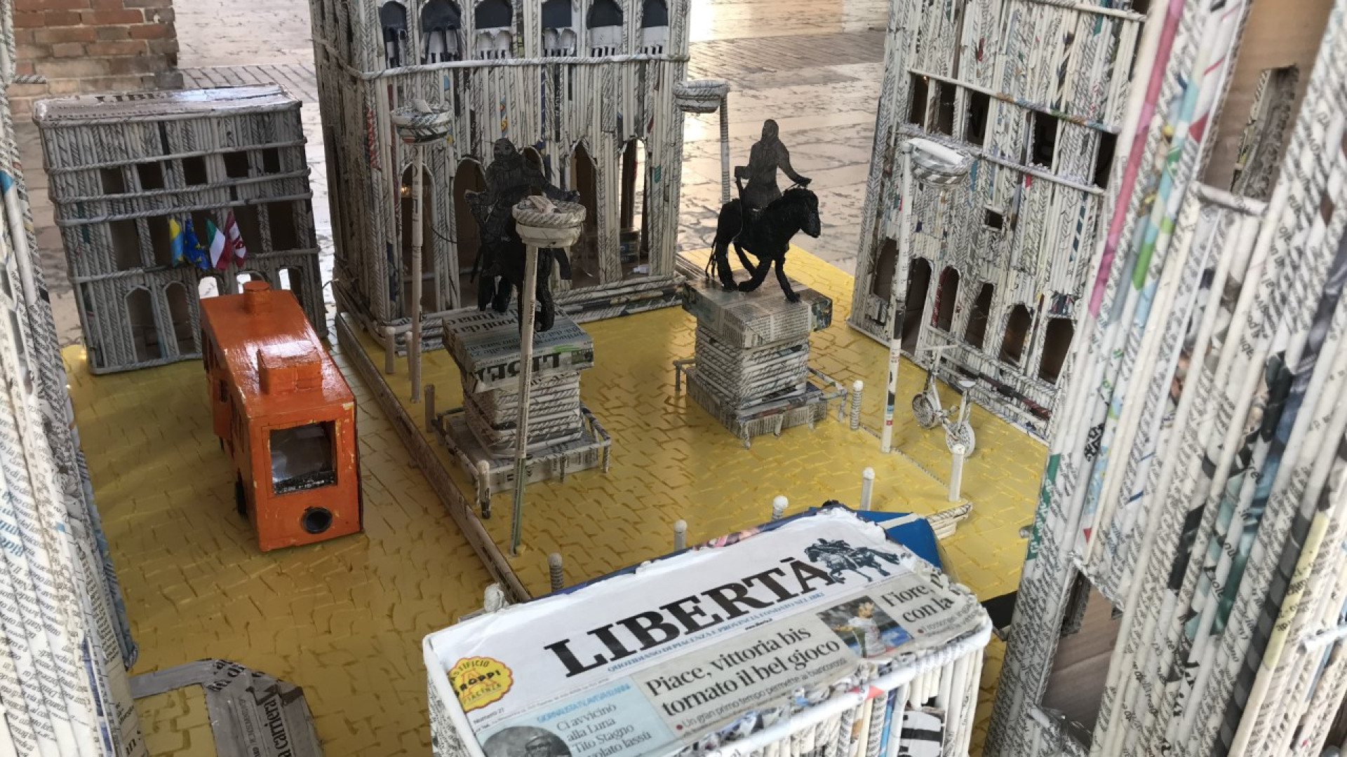Scuola Taverna, gli alunni ricostruiscono Piazza Cavalli con le pagine di Libertà