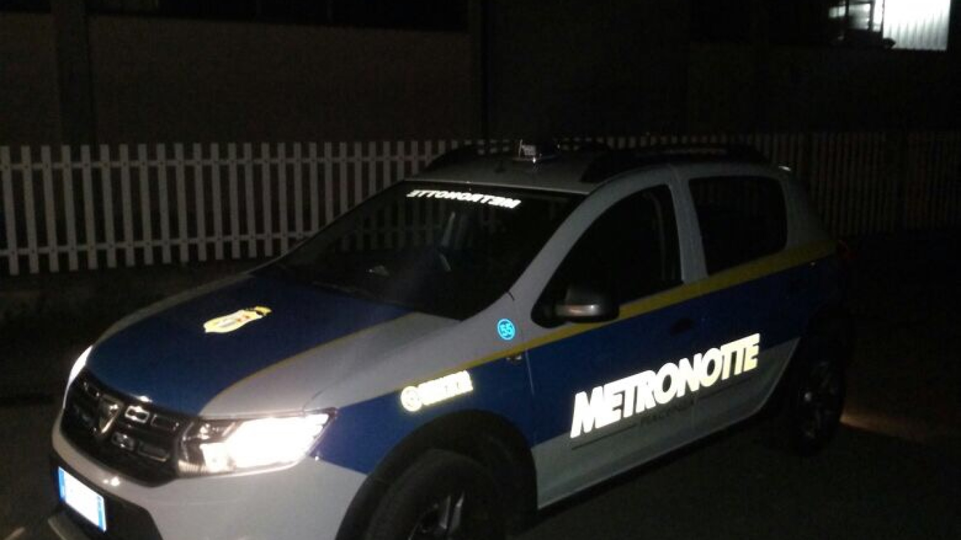 Ladri tentano di aprire la serranda di un camion: grazie a Metronotte il colpo sfuma