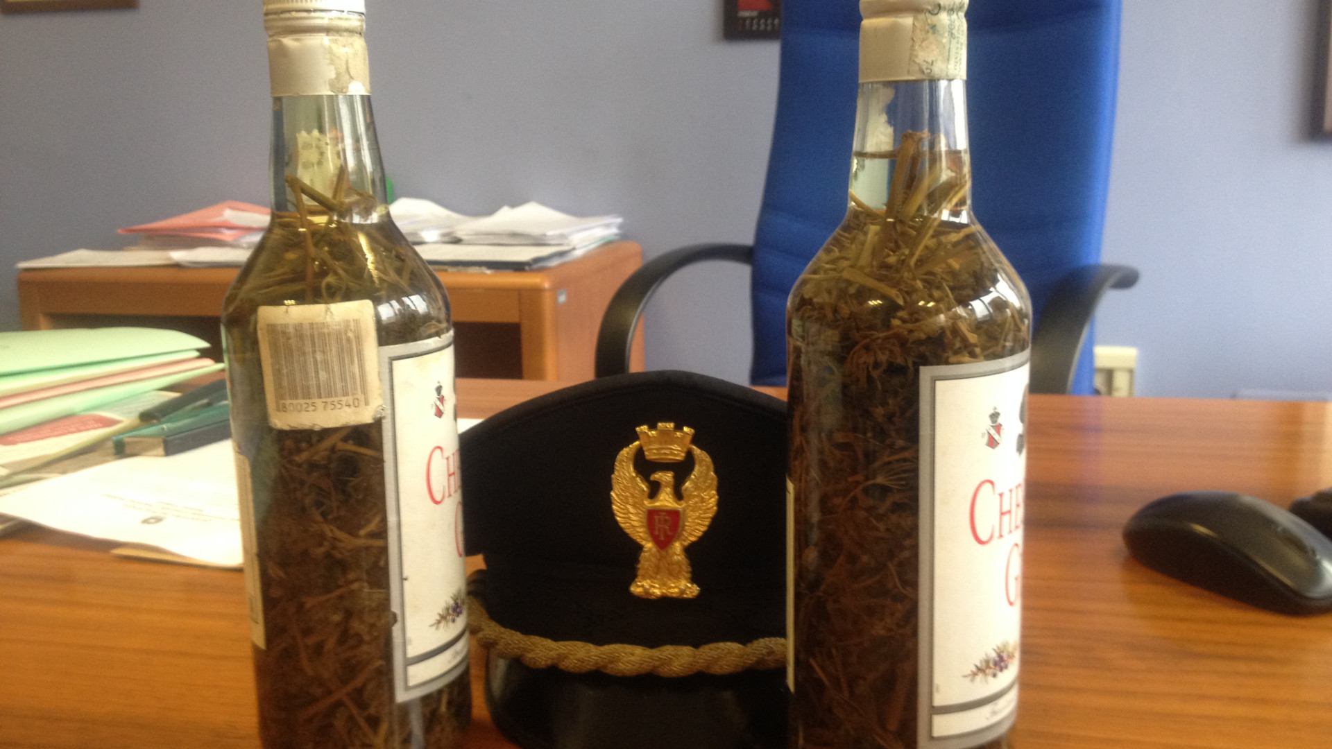 Droga e gin alla marijuana in casa di un trentenne insospettabile: denunciato