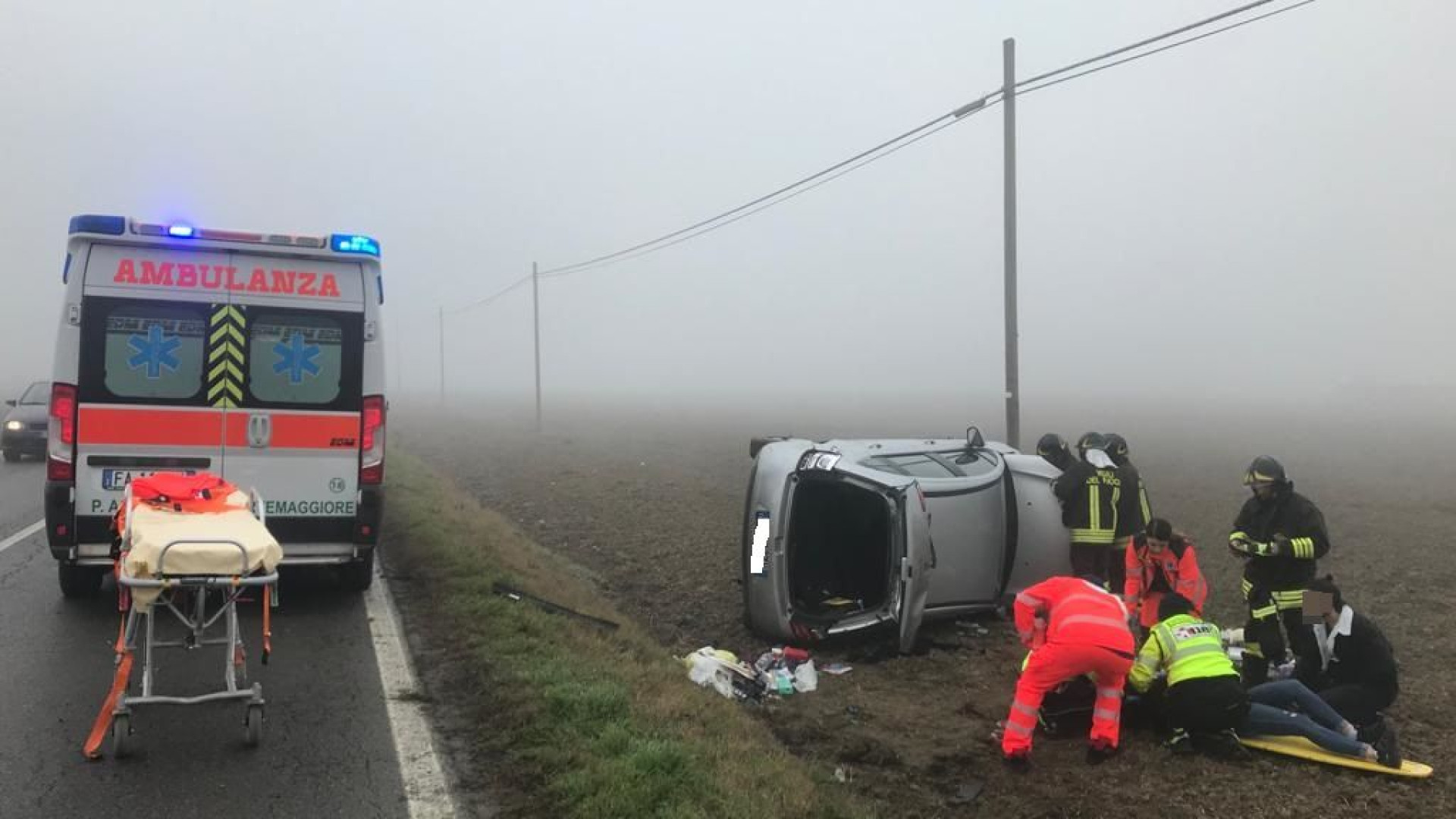 Perde il controllo dell'auto e si ribalta in un campo: giovane ferita a Carpaneto