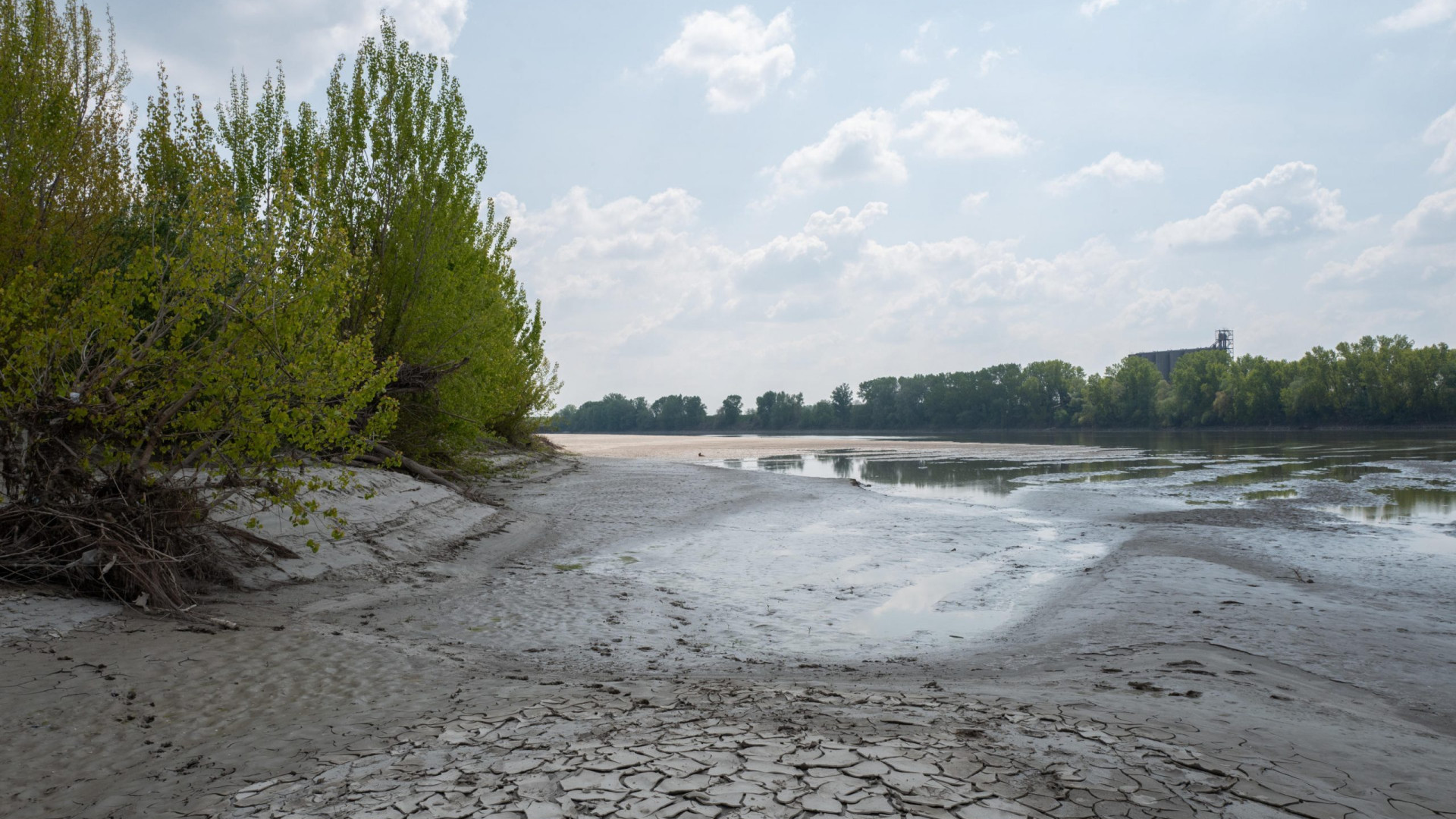 Fiume Po, allarme "magra" invernale: a Piacenza la portata d'acqua più bassa