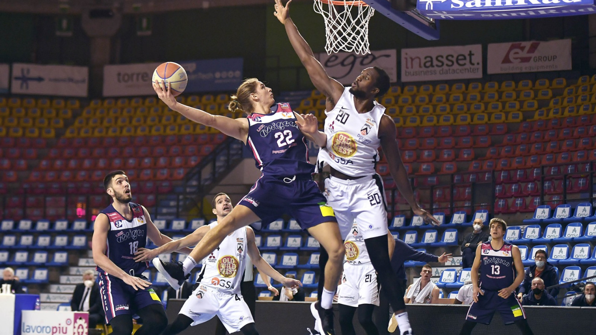 Non basta un gran terzo quarto, l'Assigeco piegata a Udine. FOTO