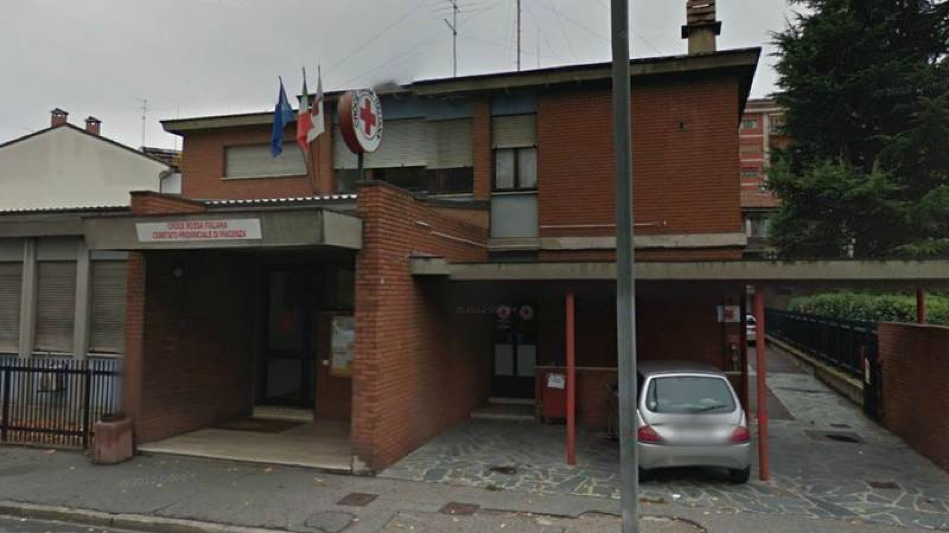 Cgil e Cisl contro i nuovi contratti della Cri: “Nessuna garanzia”