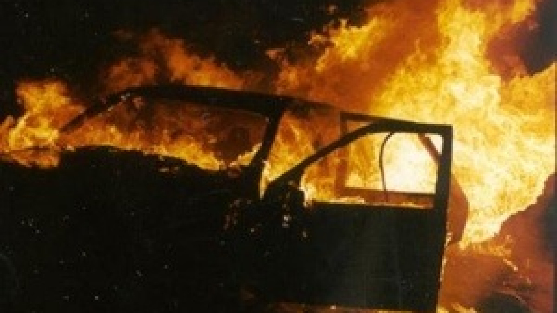 Incendia l'auto di un ristoratore per estorcergli 50.000 euro: arrestato