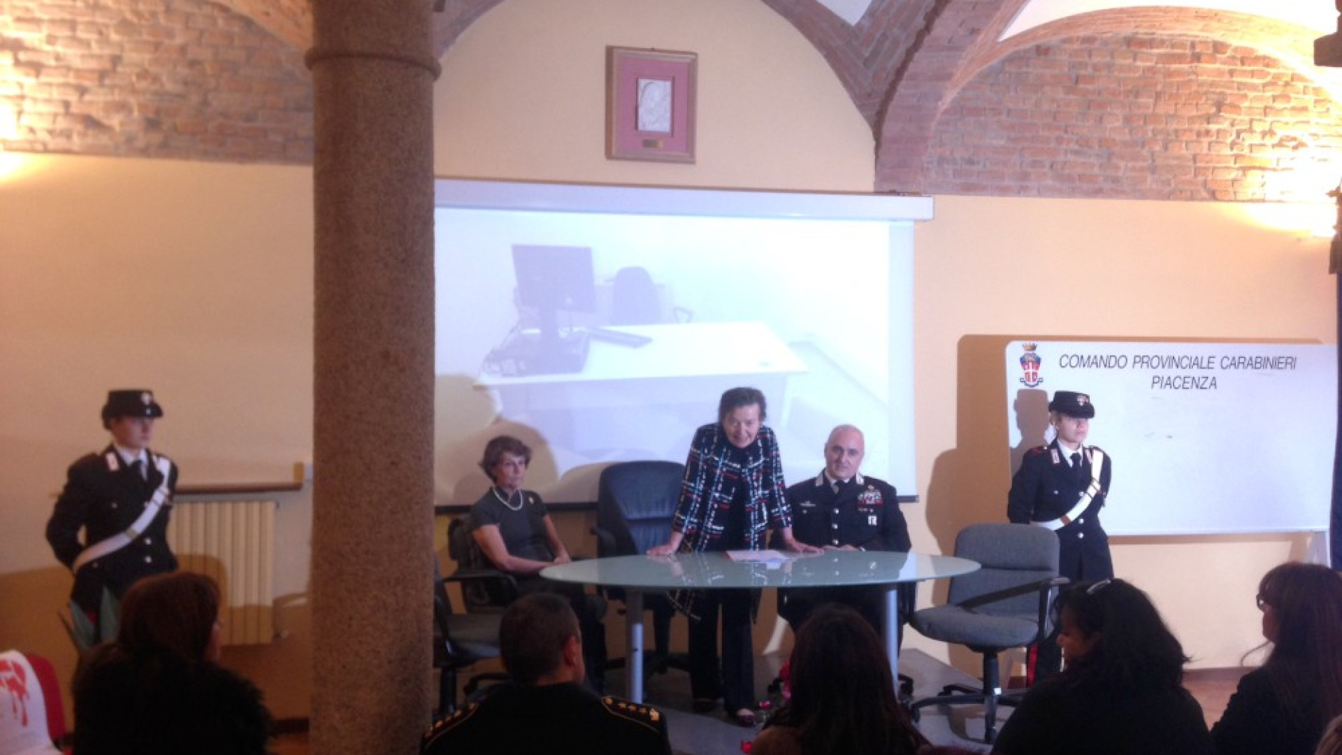“Una stanza per sé”, inaugurato lo spazio di ascolto per donne vittime di violenza