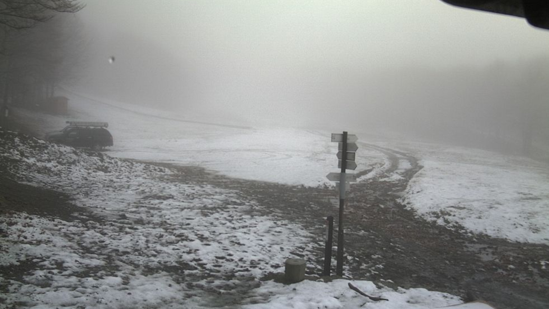 E' allerta maltempo: fiumi e torrenti a rischio. Piogge anche in città, neve in montagna FOTO