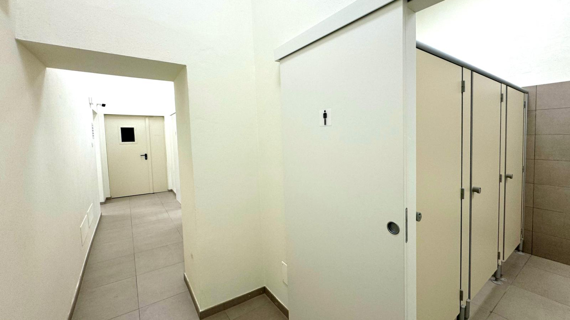 Riaprono i bagni pubblici di piazza Cavalli all'insegna dell'accessibilità