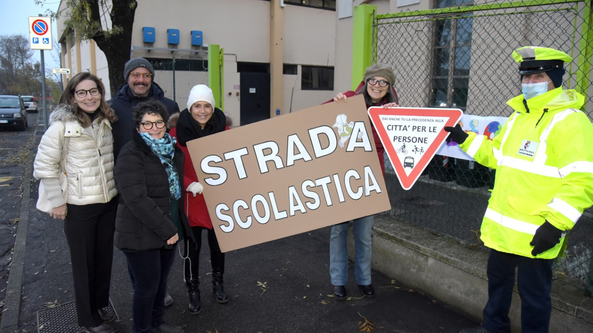 "Strada scolastica": via Cavaglieri chiusa per l'entrata e uscita degli alunni