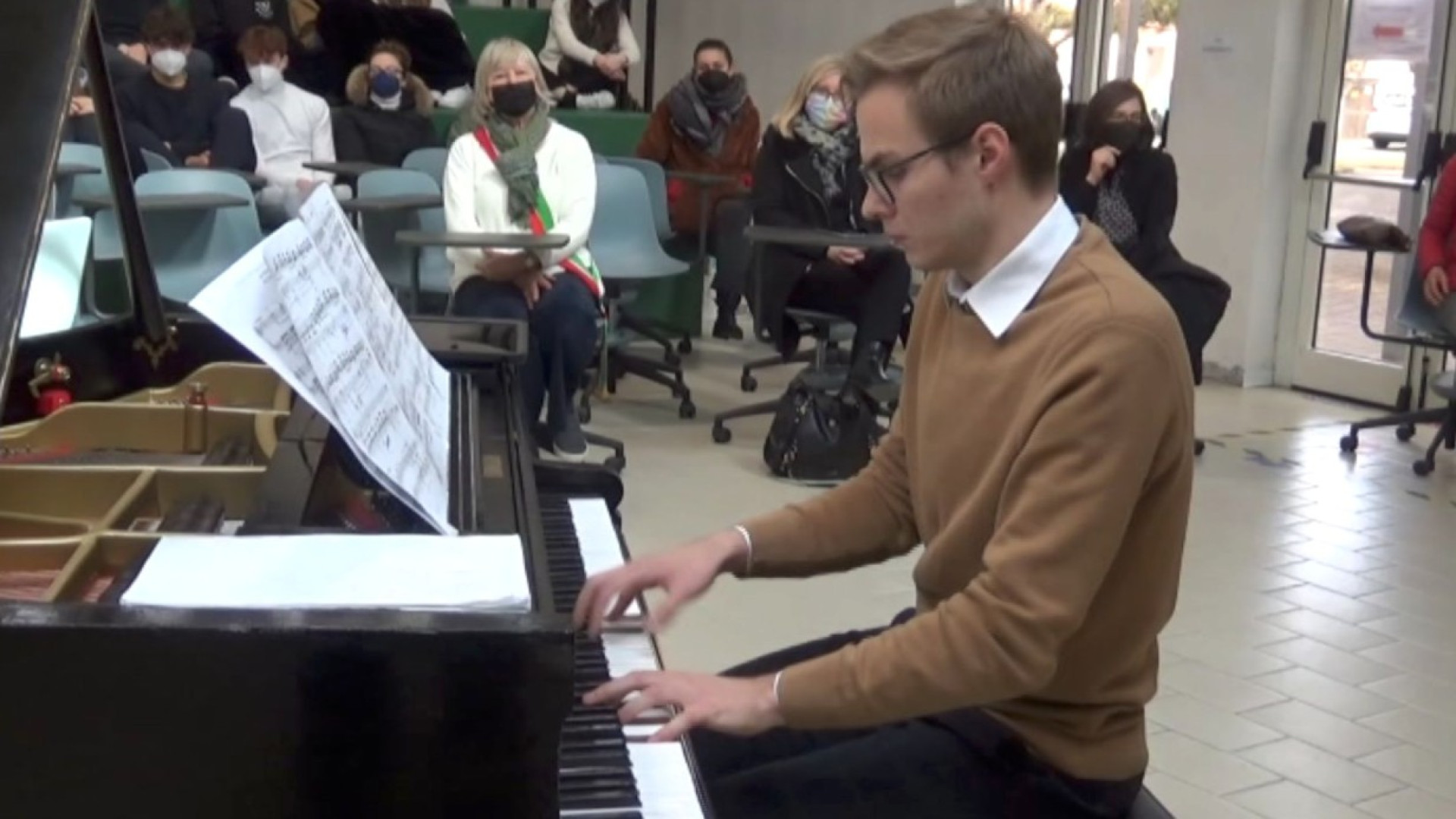 Concerto del giovane Ivan Maliboshka al liceo Volta. "La musica salva le anime"