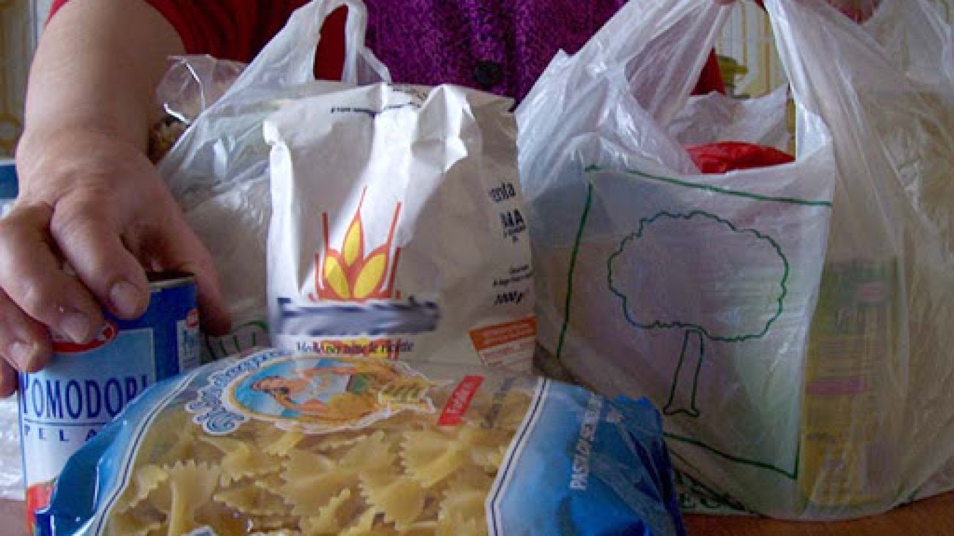 "A Pontenure servono olio, tonno e farina per i più poveri". I punti di raccolta