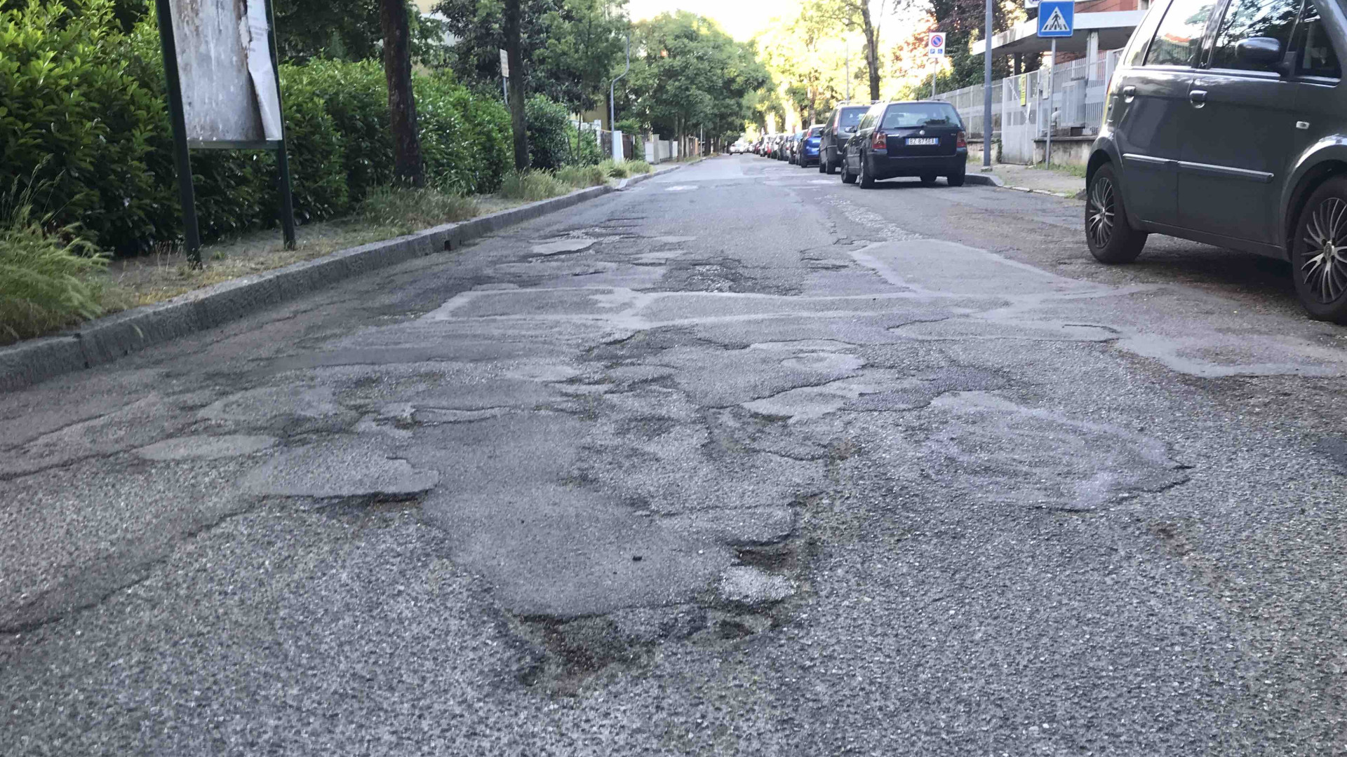 "Asfaltatura di via Rogerio, via Roma e via Chiavenna. Sistemata via Pace"