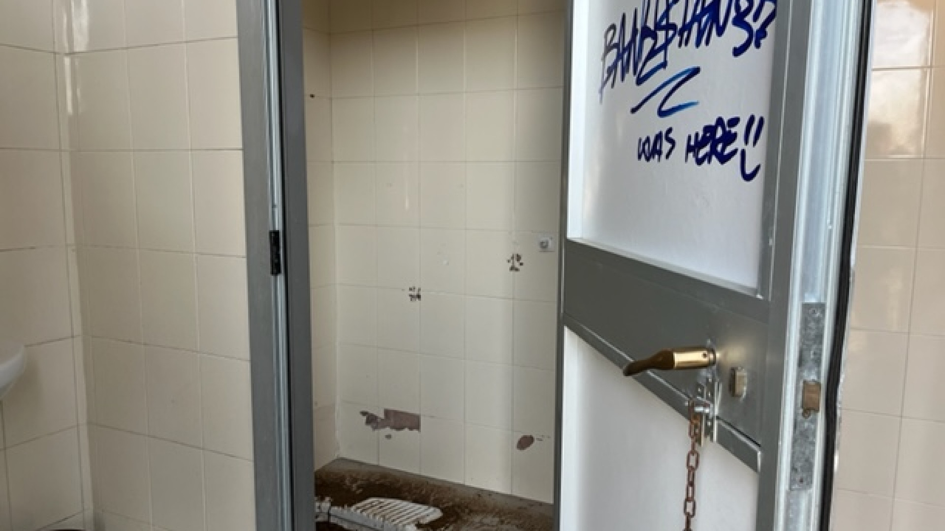 Bagni pubblici, lamentele dei cittadini. "Alla Galleana apri la porta e prendi paura"