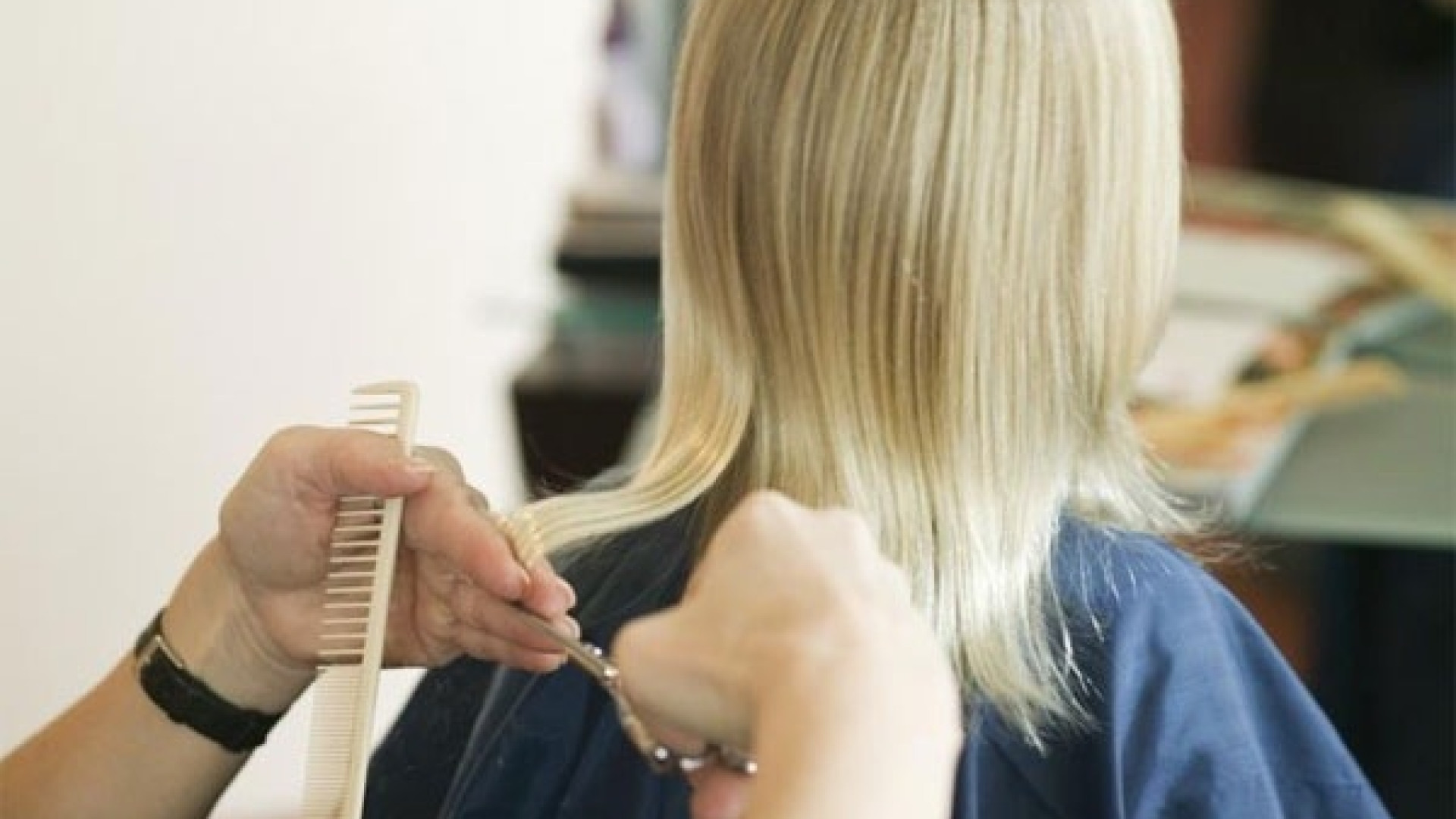 Parrucchieri al lavoro per il look di Capodanno: vince la semplicità