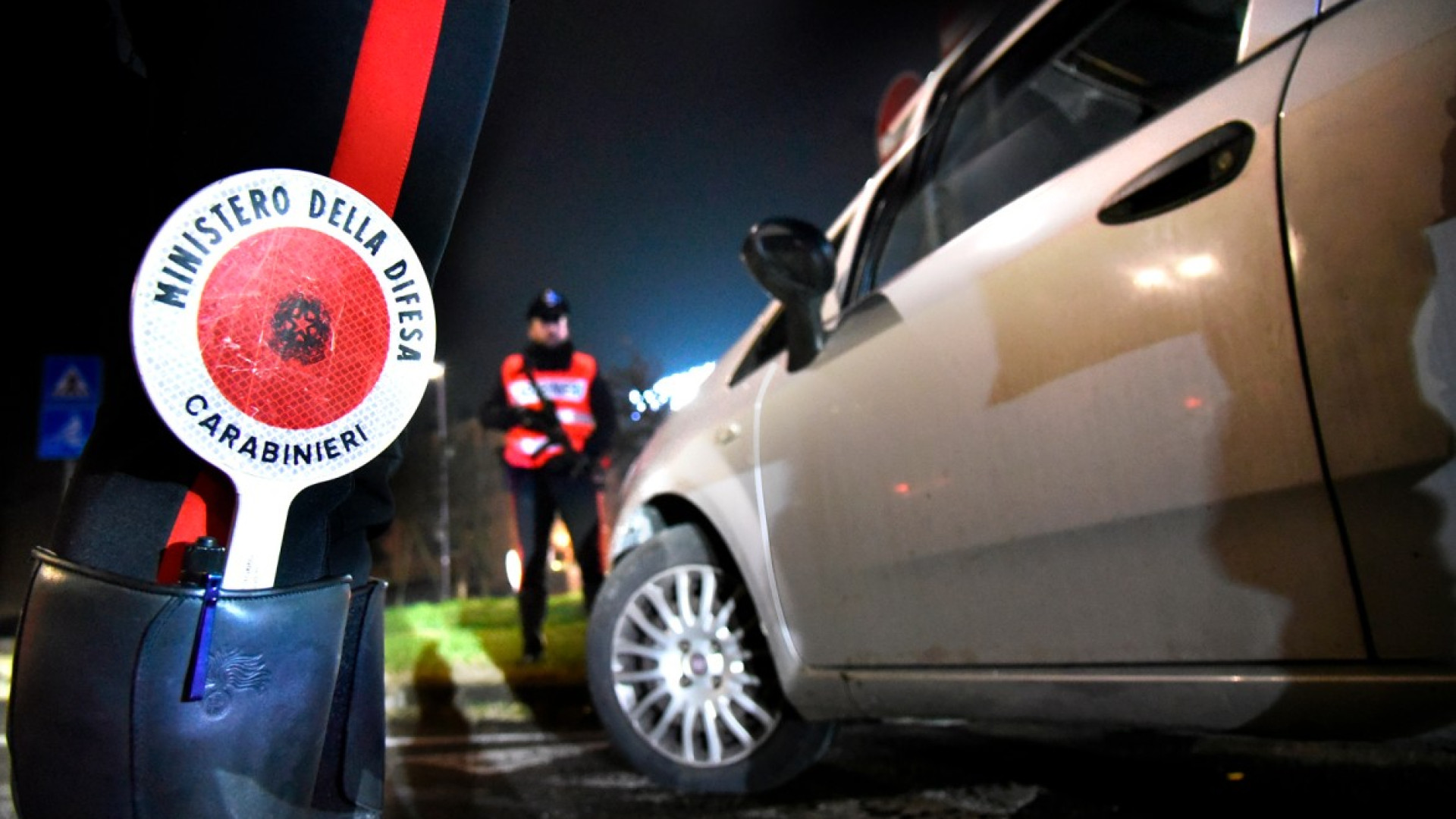 Codice della strada, prima patente ritirata sulla "45": guidava ed era al telefonino