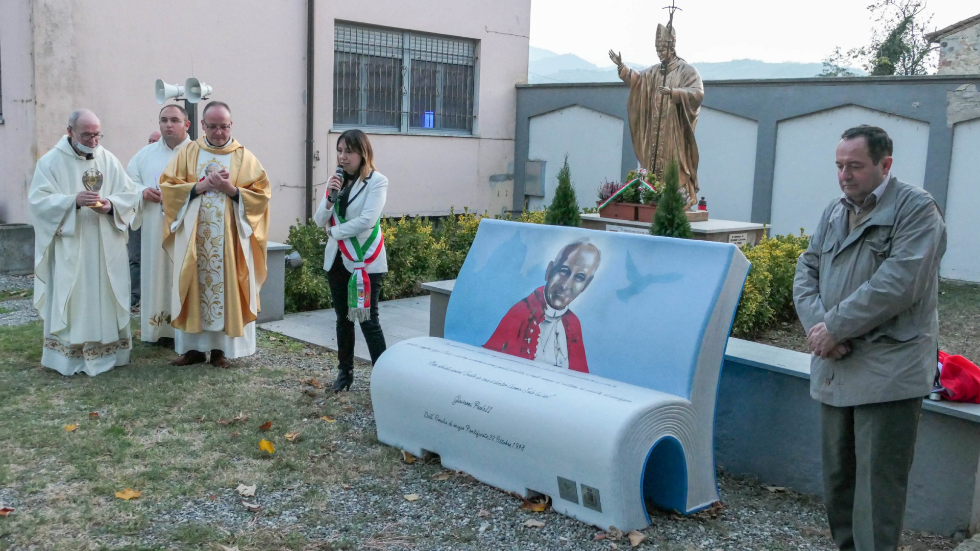 Panchina letteraria dedicata a San Giovanni Paolo II inaugurata a Strà