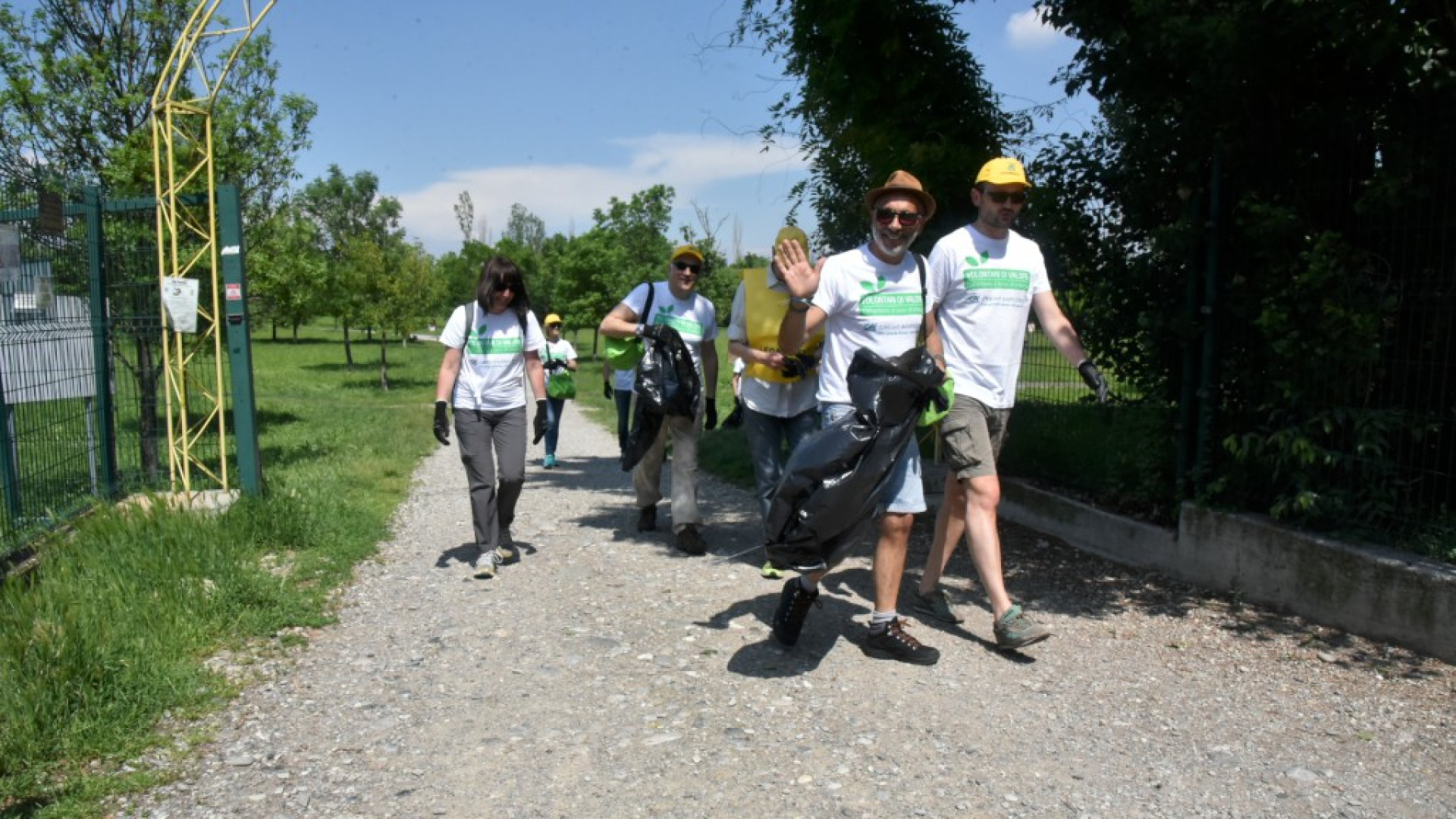 “Volontari di valore”, dipendenti Credit Agricole puliscono il Montecucco