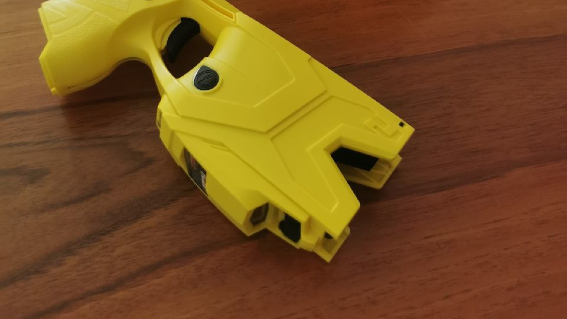 Taser alla polizia municipale: via libera a sperimentazione su due agenti entro fine anno