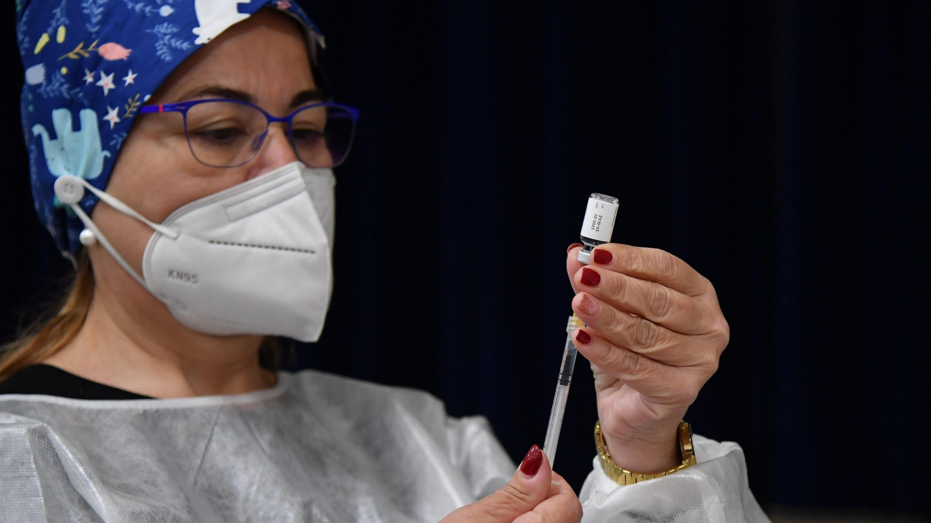 "Il Covid non sparisce d'estate": virus e vaccini, vademecum anti-fake news