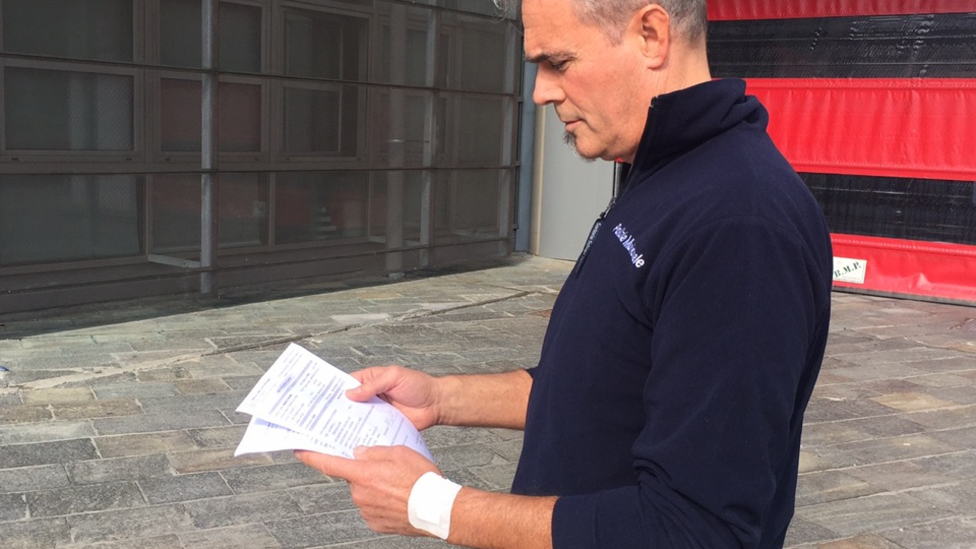 Fiorenzuola, agente della municipale ferito da venditori abusivi