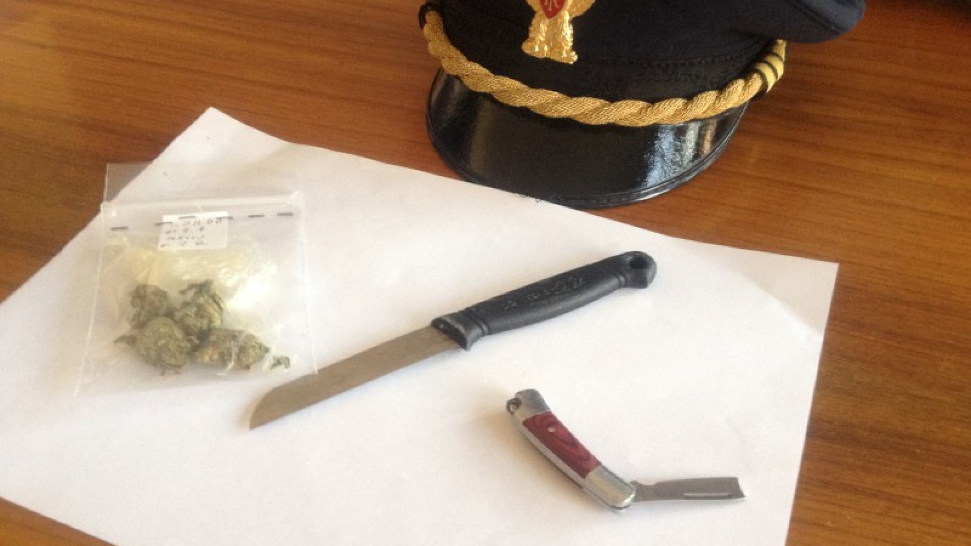 Via Alberoni: marijuana e coltelli, nei guai tre giovani. Due sono minorenni