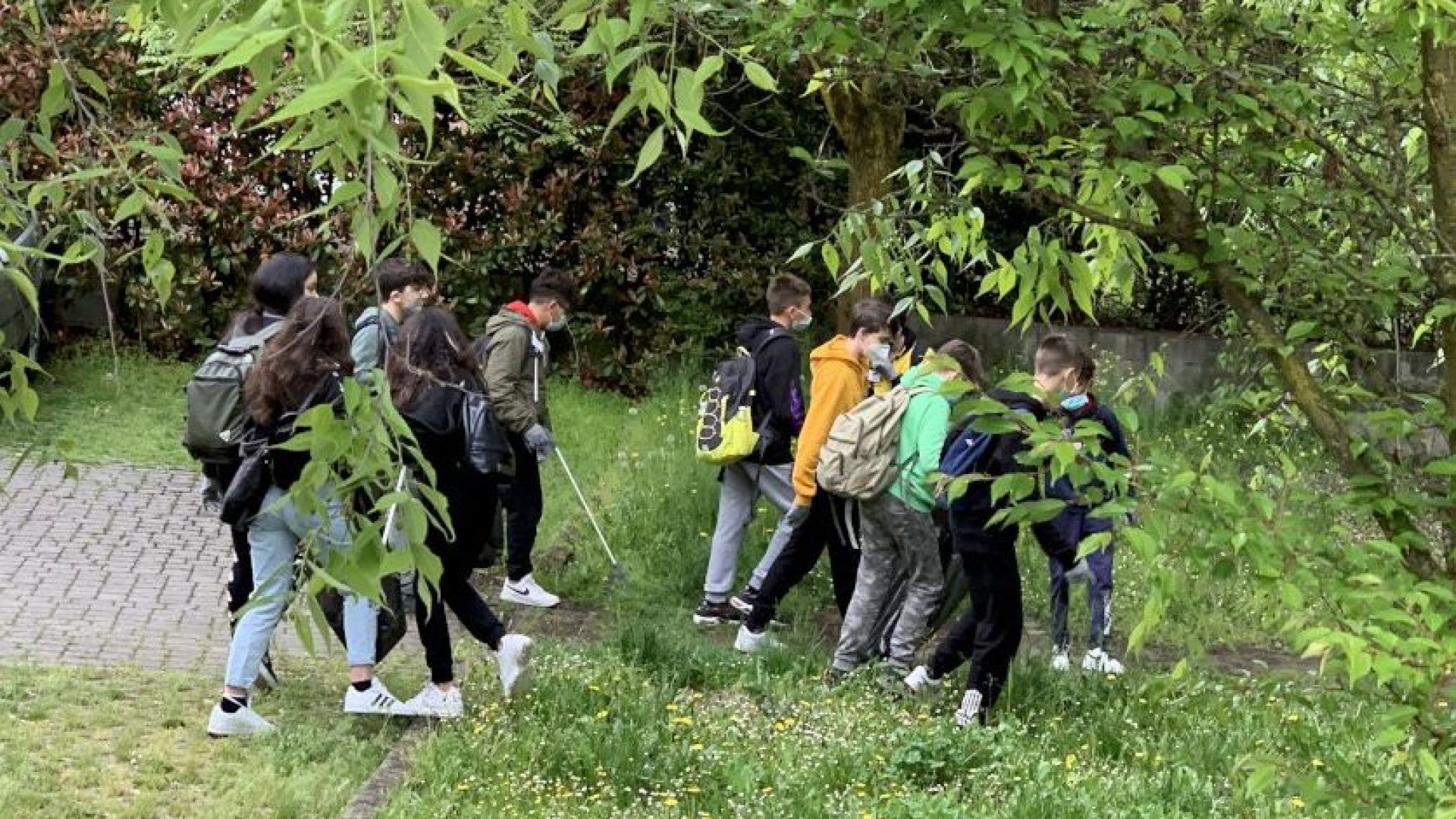 Puliamo Piacenza, oltre 100 studenti coinvolti a Roveleto per la pulizia del verde