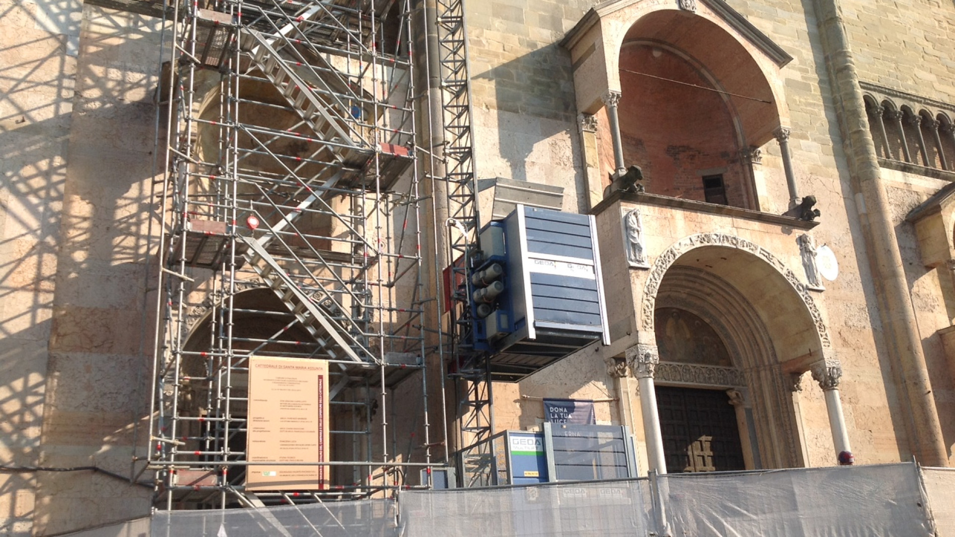 Duomo, prosegue il cantiere per Expo: montato l'ascensore provvisorio