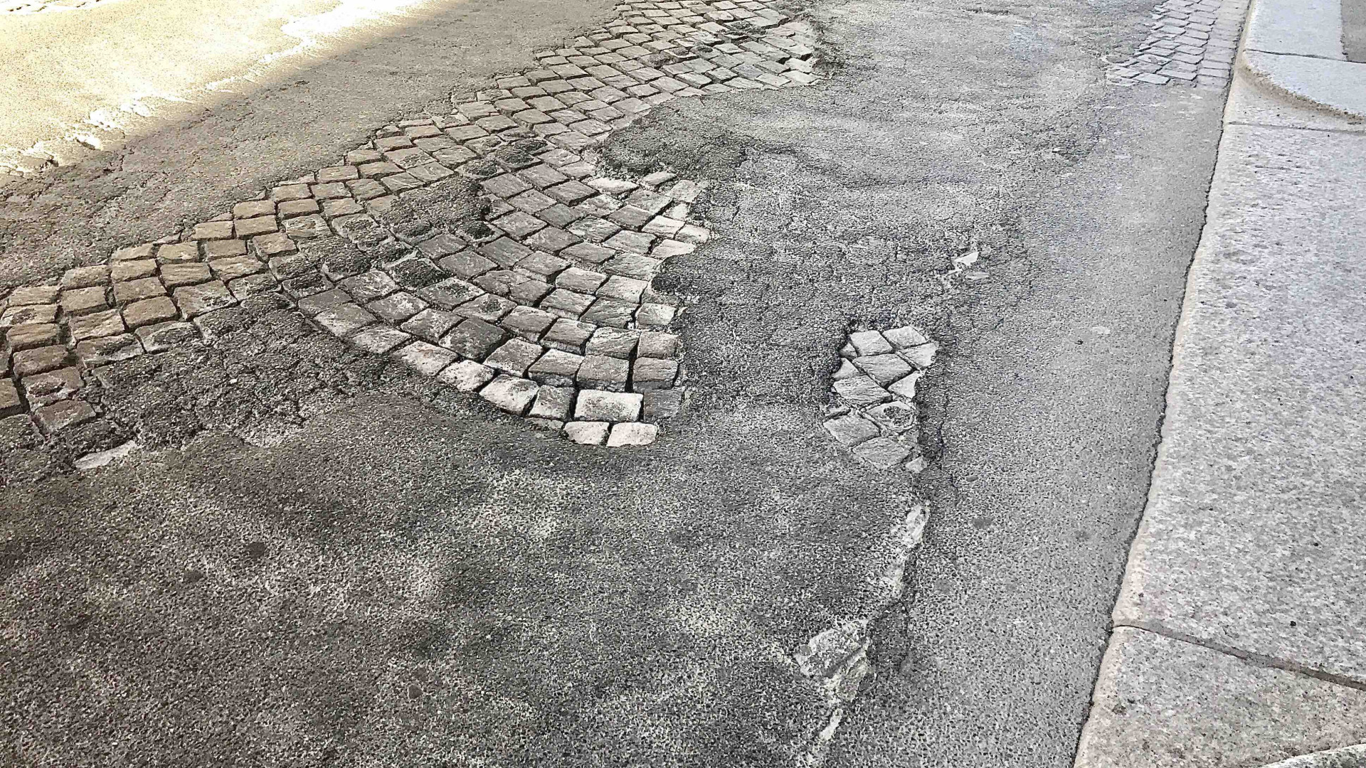 "A Piacenza poco sfruttata l'assenza di traffico per eseguire i lavori pubblici"
