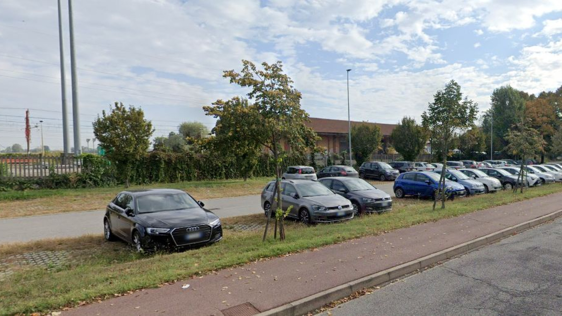 Casalpusterlengo, ladri senza scrupoli  bucano i serbatoi auto per rubare il carburante
