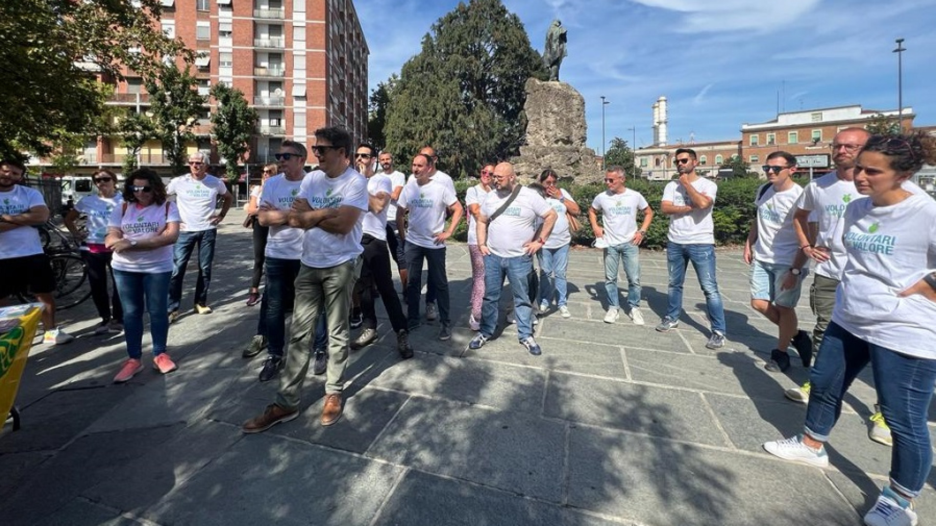 "Volontari di valore": raccolti più di cento chili di rifiuti intorno a piazzale Marconi