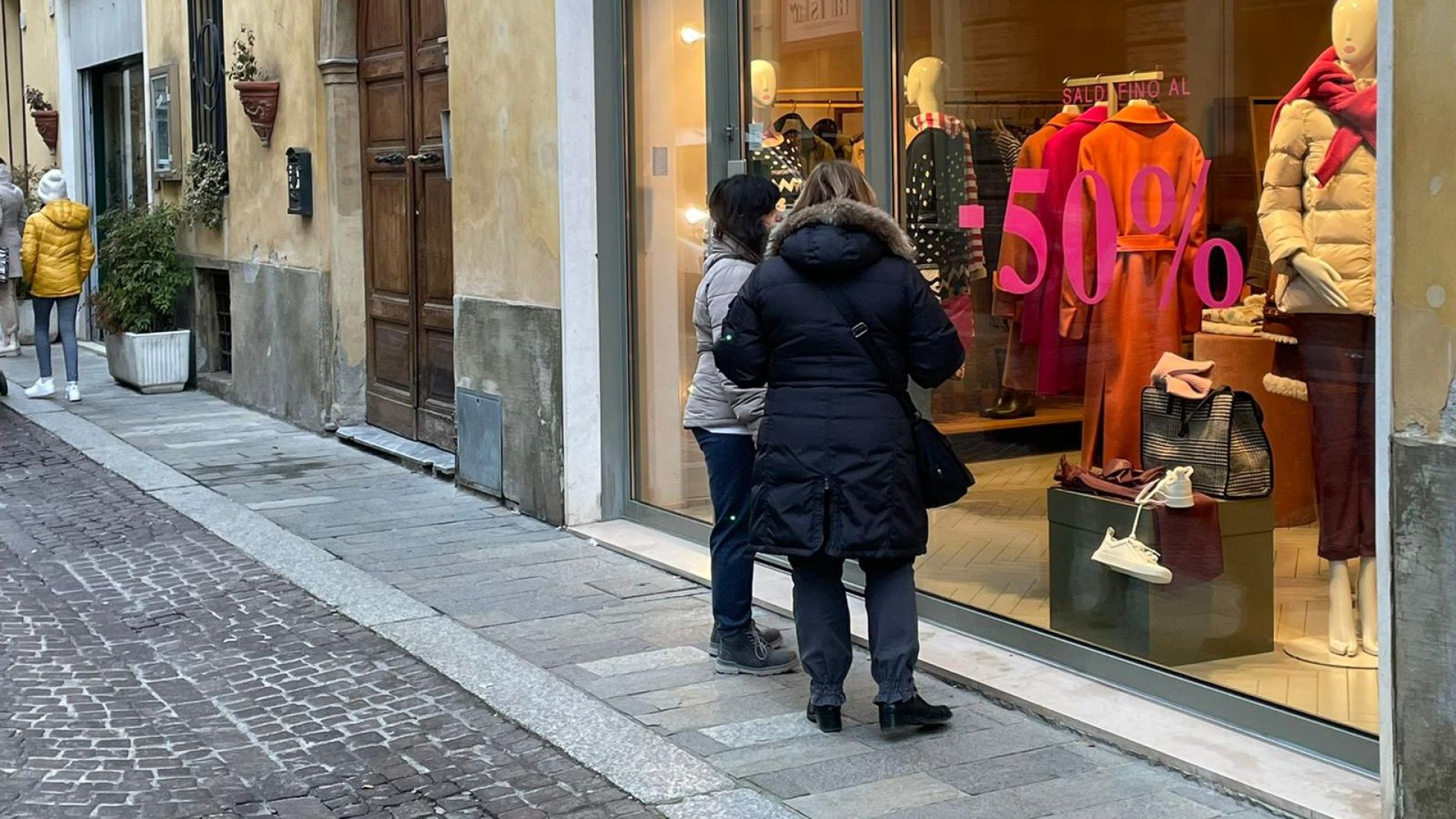Federmoda boccia i saldi: "Iniziati troppo presto, in un anno chiuse 122 attività"