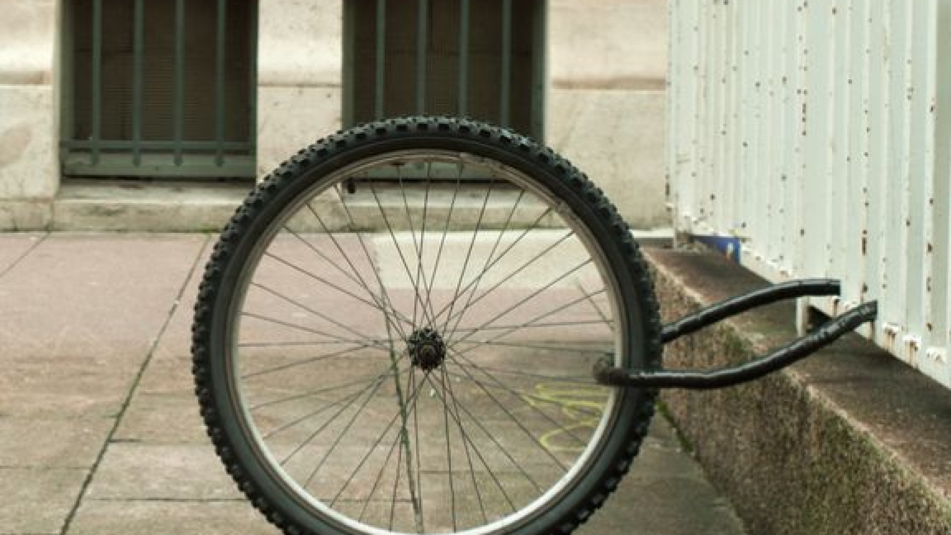Tenta di rubare tre biciclette in via dei Mille: arrestato 48enne