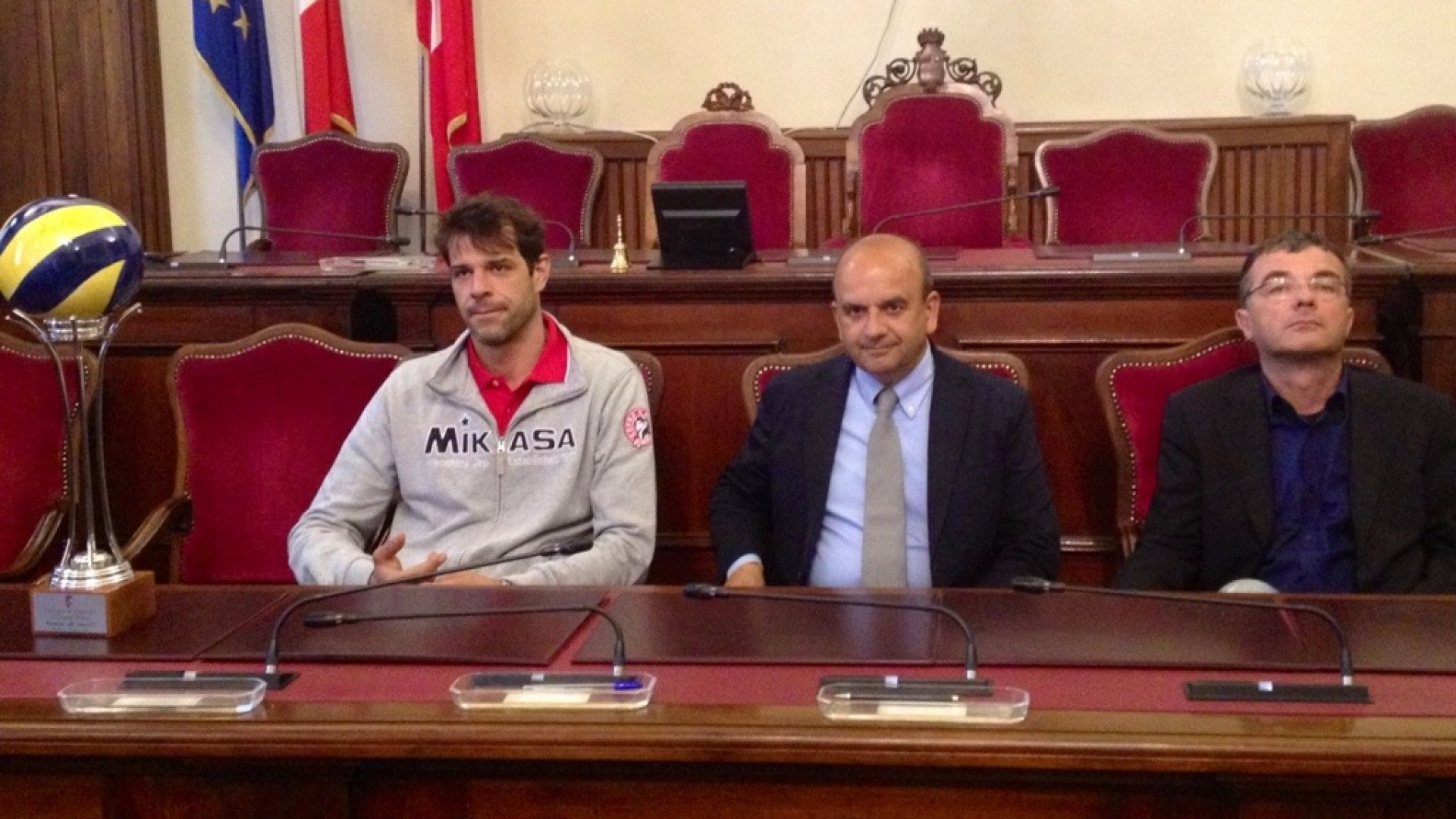 Il Copra Elior ricevuto in Comune: "Grazie ragazzi". Zlatanov: sconfitta brucia ancora