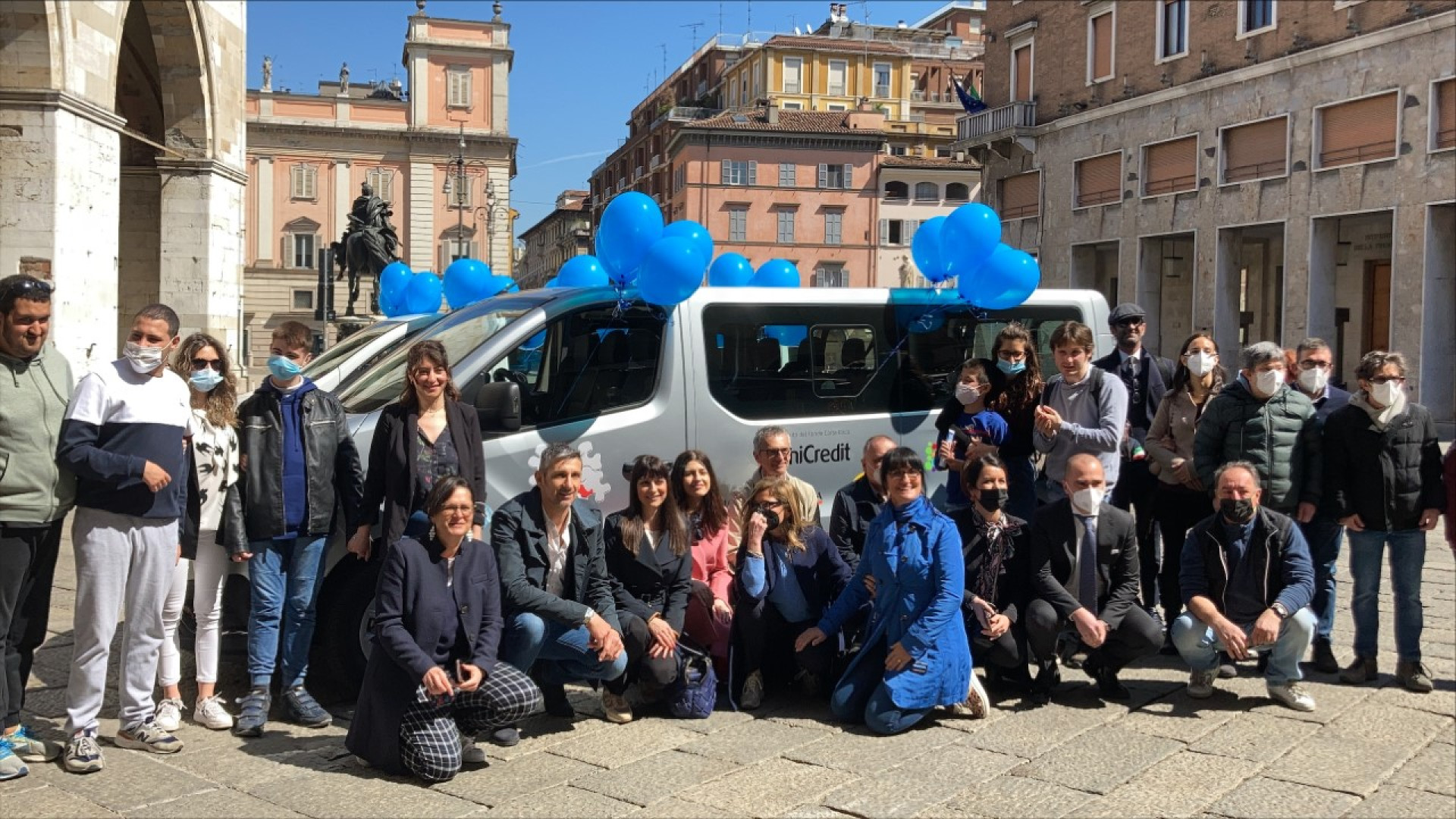 Nuovo pulmino per "Oltre l'autismo". "Superiamo le difficoltà del disturbo"