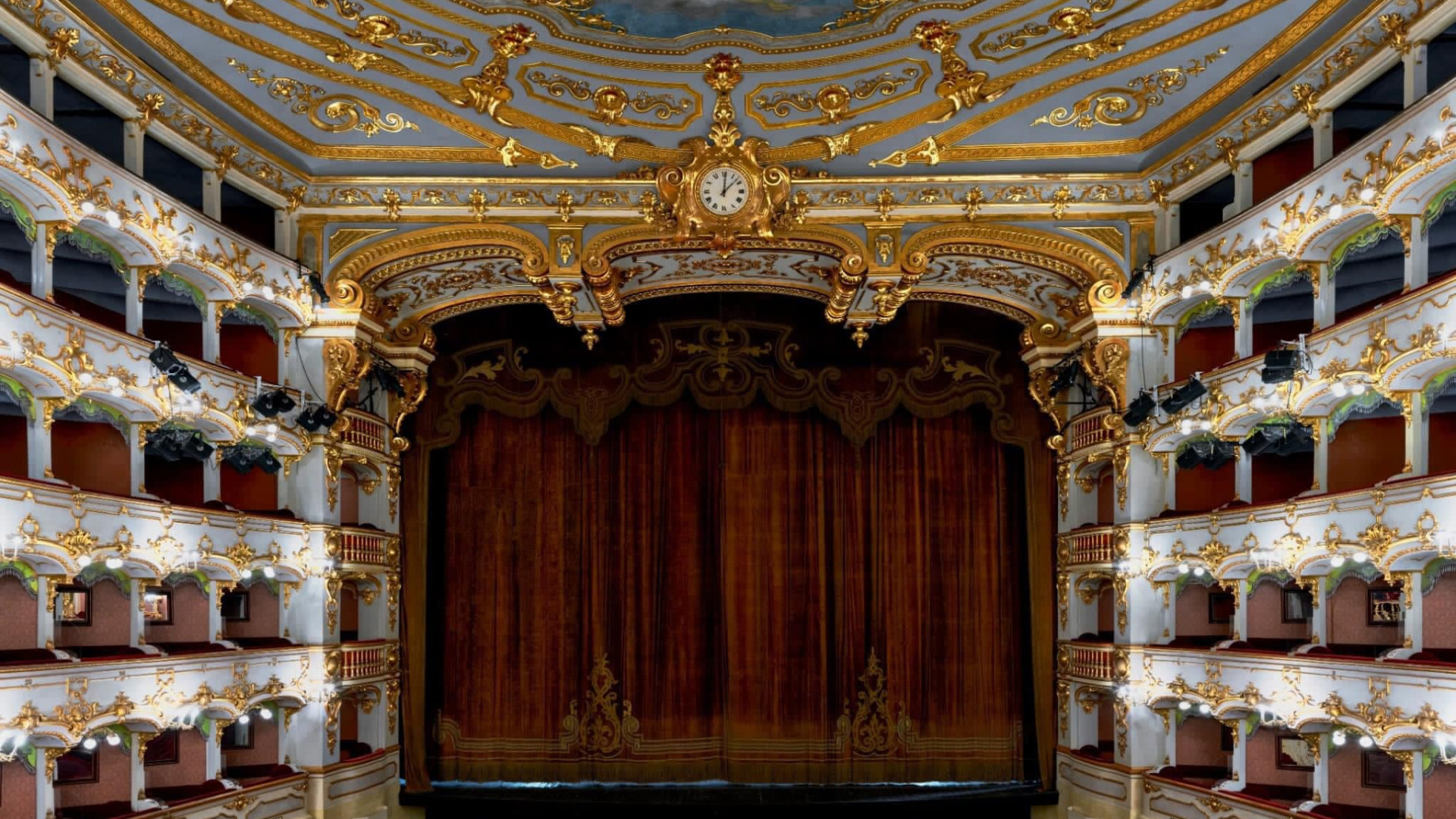Tagli a Ricci Oddi e Teatri: "Atto tecnico". Centrodestra: "A rischio la cultura in città"