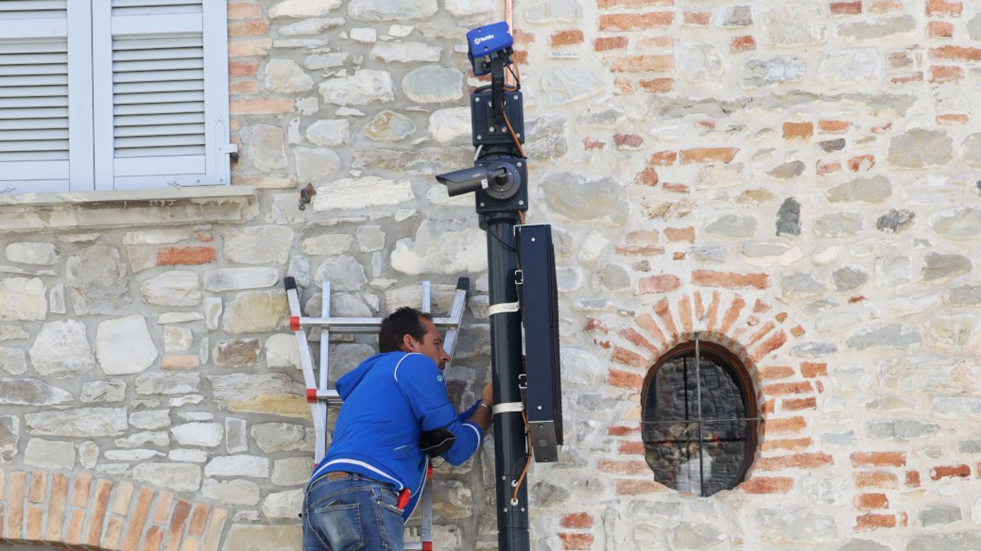 Via sbarre e fioriere, a Bobbio arrivano le telecamere della Ztl. In funzione a fine mese