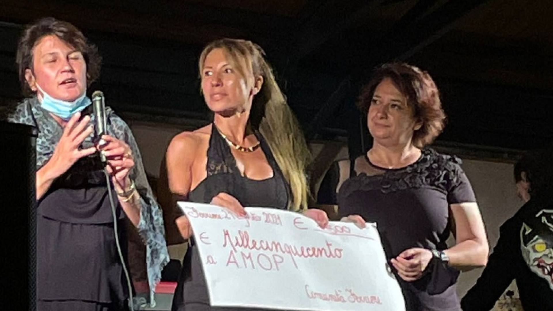 Ferriere, grazie al concerto in piazza degli Shout donati 1.500 euro ad Amop