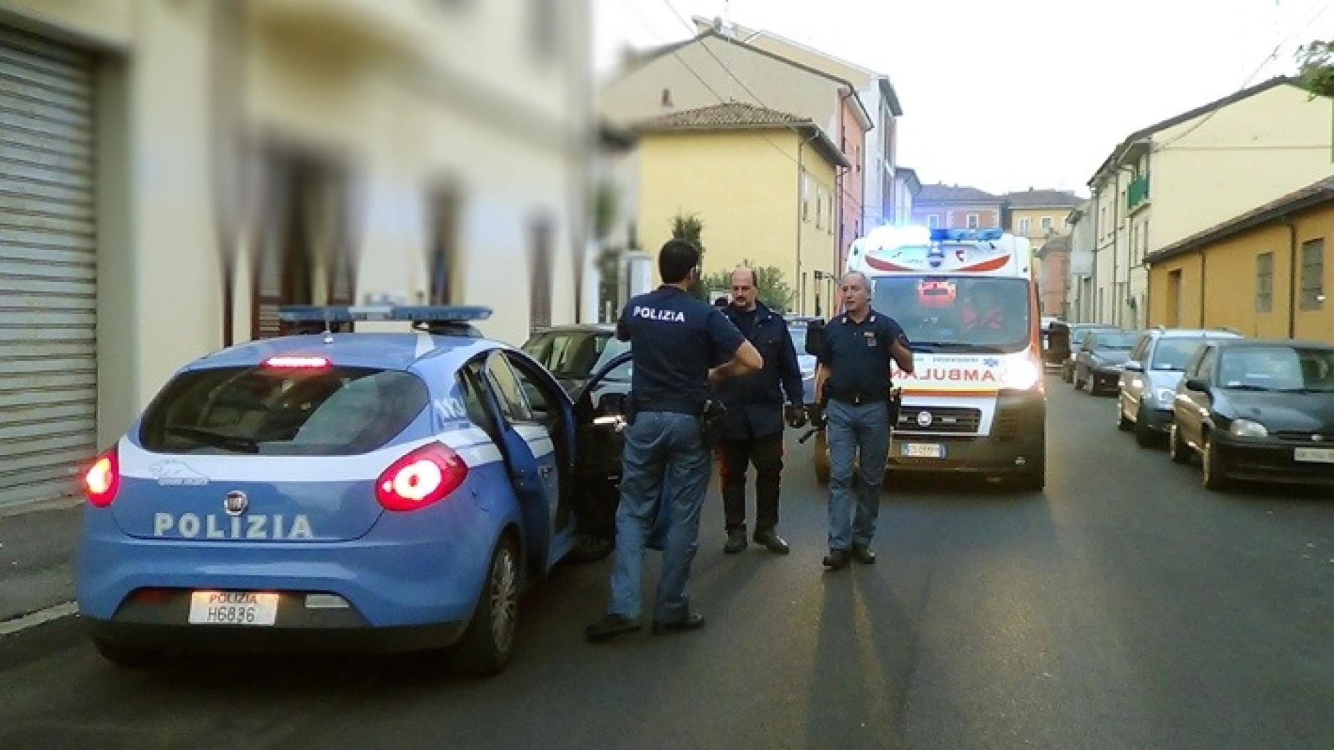 Violenta lite in via Colombo, sudamericano colpito con un coltello