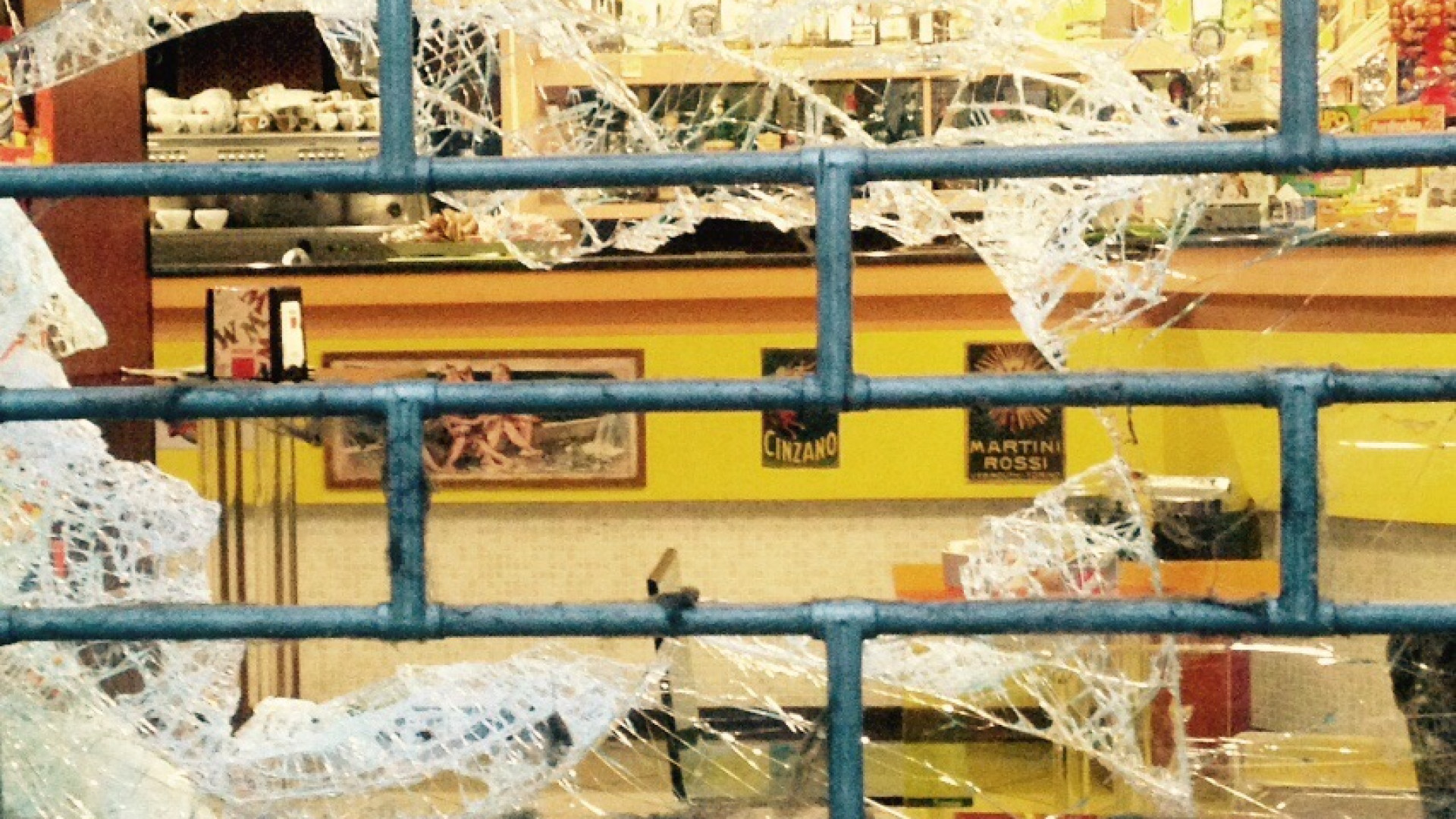 Notte di furti: nel mirino anche il Pro Piacenza. Bar sfondato con la panchina