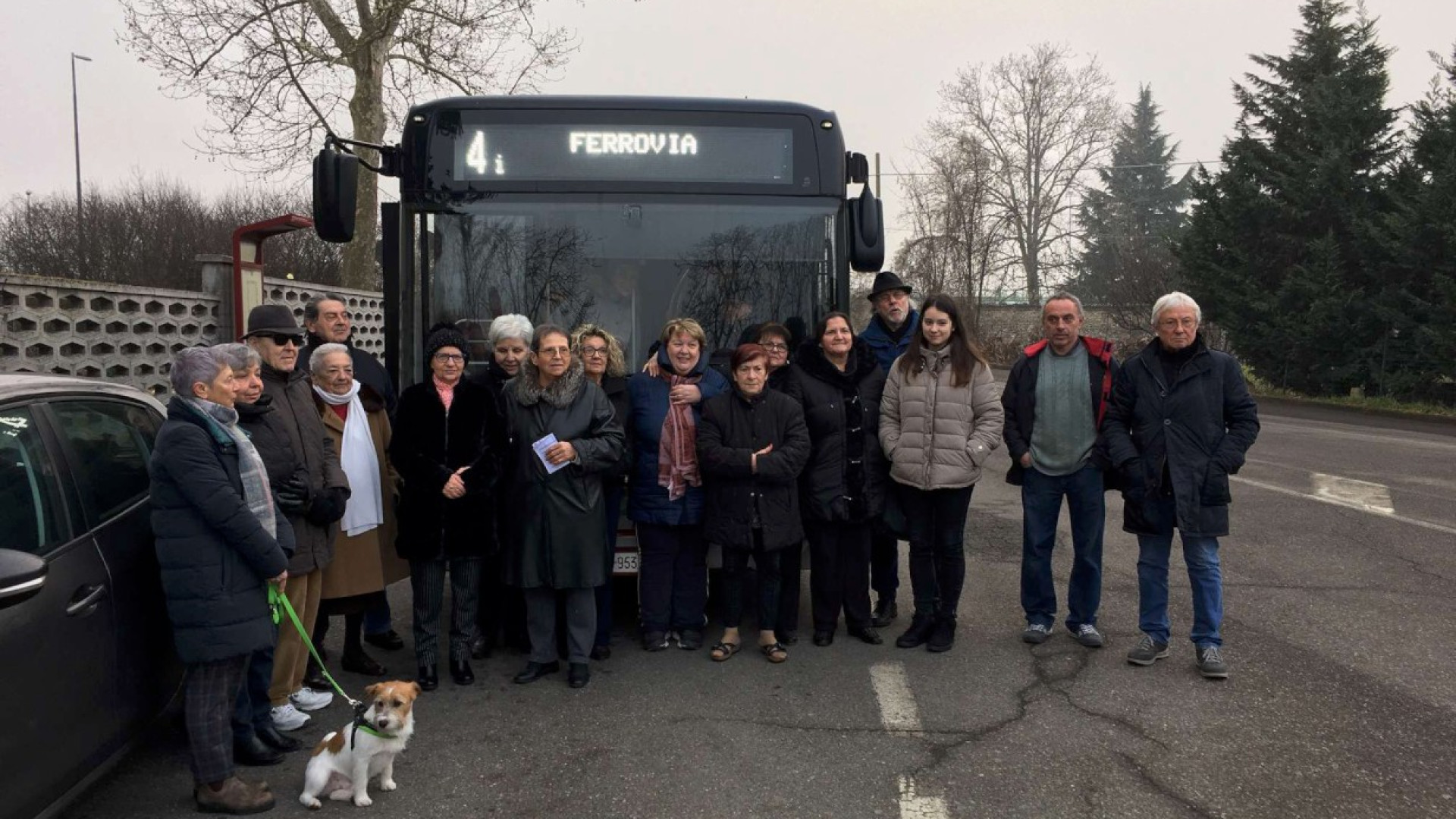 "Tolte corse dei bus, non siamo cittadini di serie B". La protesta a Camposanto Vecchio