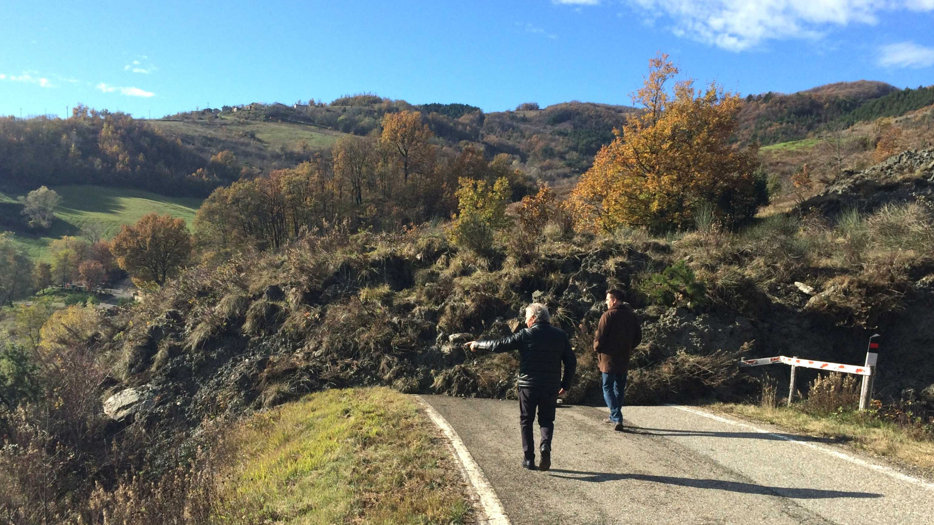 Frana a Bobbiano, strada chiusa. Si studia un'alternativa