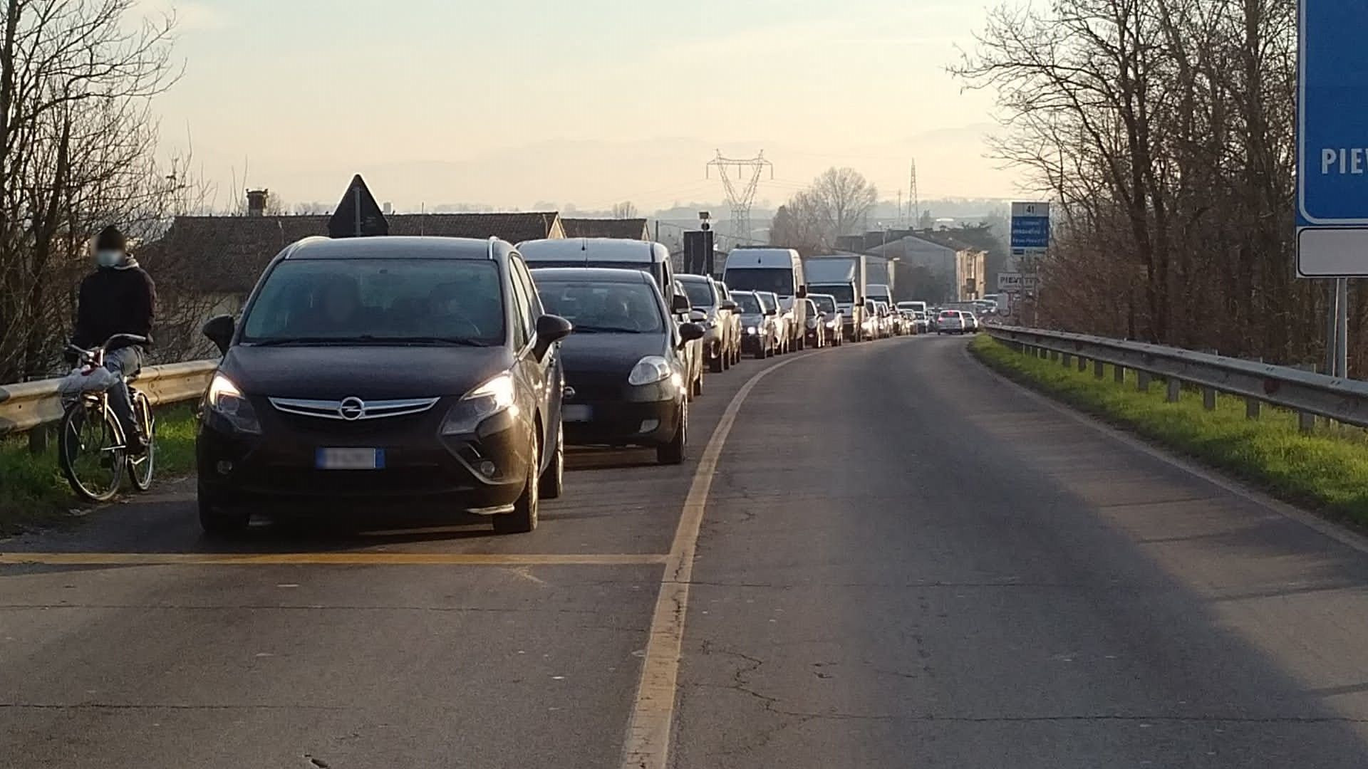 Tamponamento sul Ponte di Pievetta, traffico in tilt per un'ora