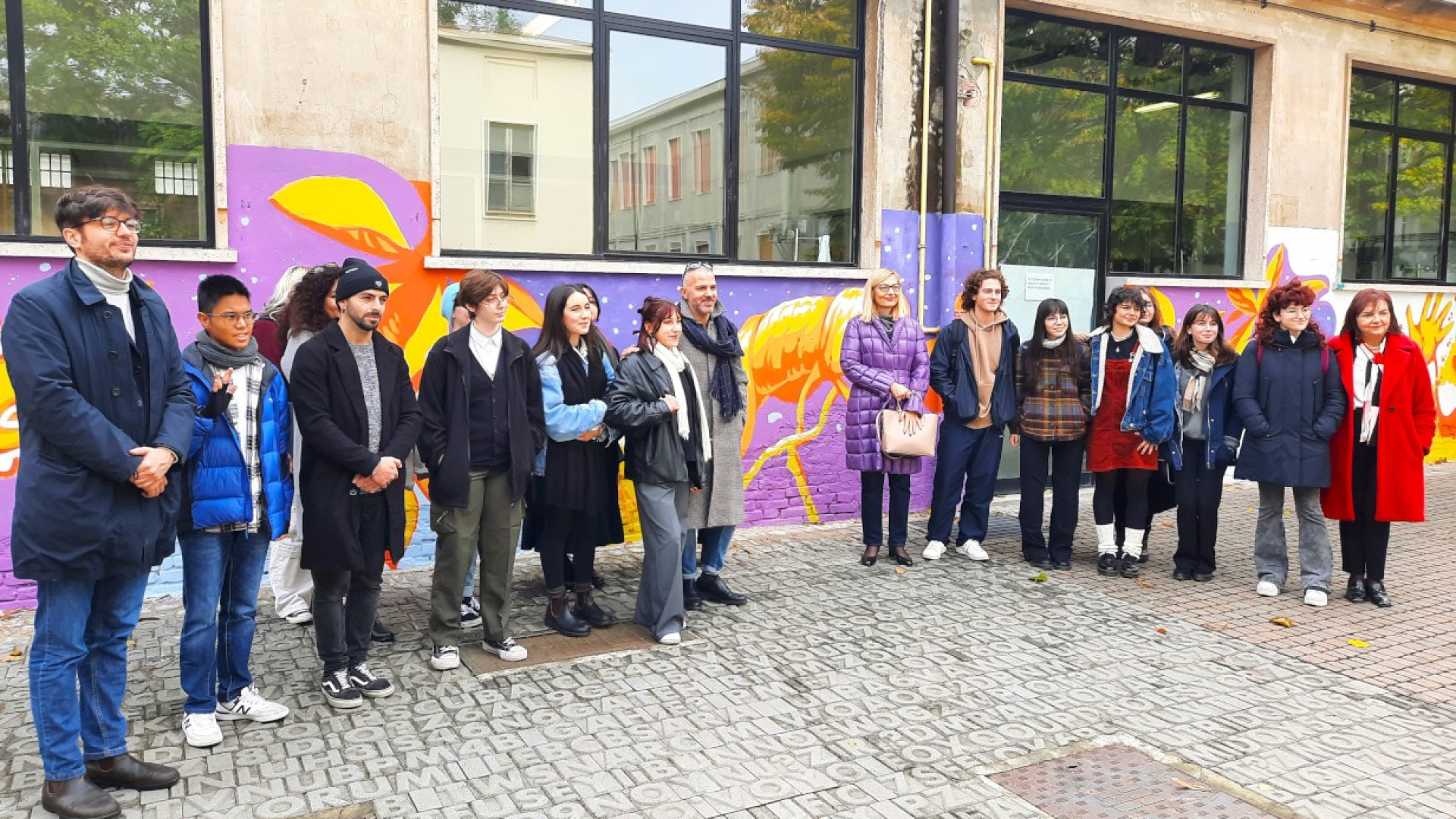 Dalla nebulosa all'uomo: ecco il Murales di via Negri. Nel segno della street art