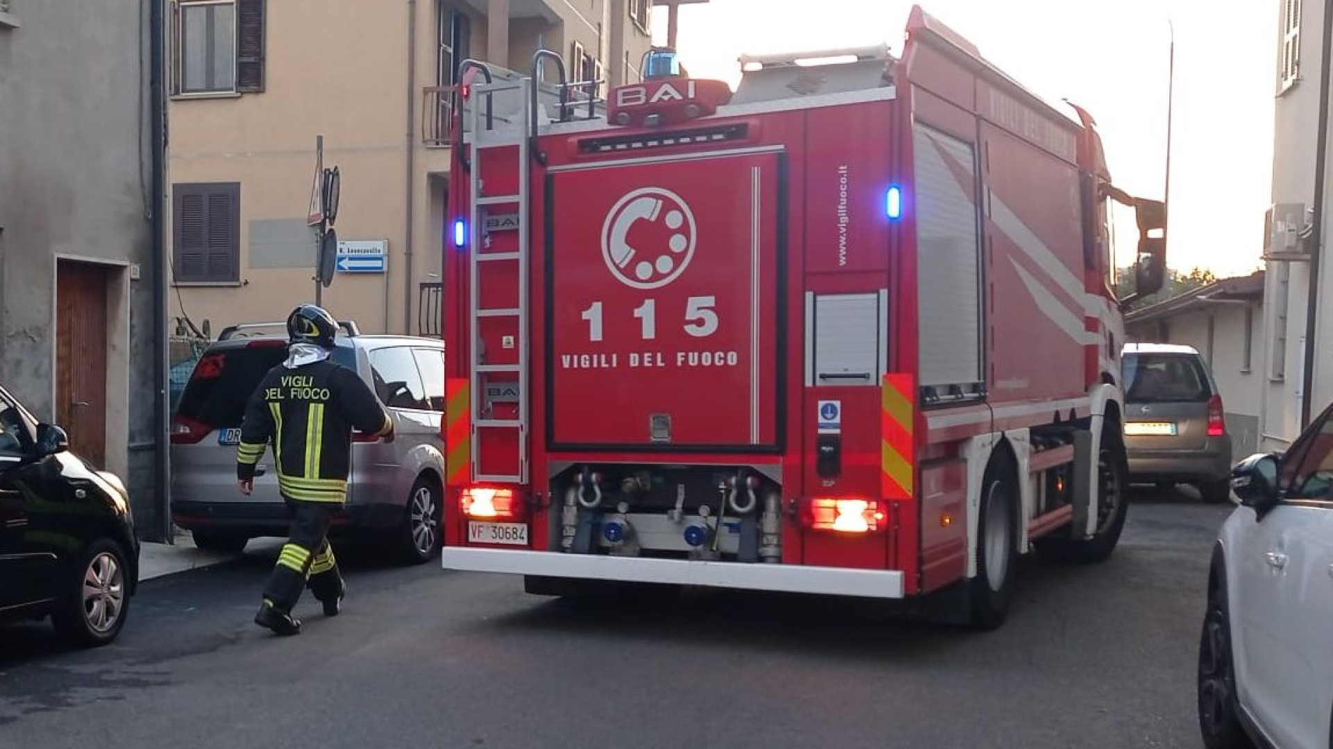 Principio di incendio in un garage domato dai pompieri a Castel San Giovanni