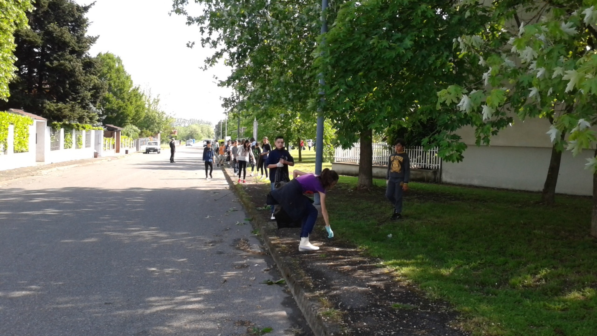 Ragazzi raccolgono rifiuti, a Sarmato il progetto "Let's Clean Up Europe"