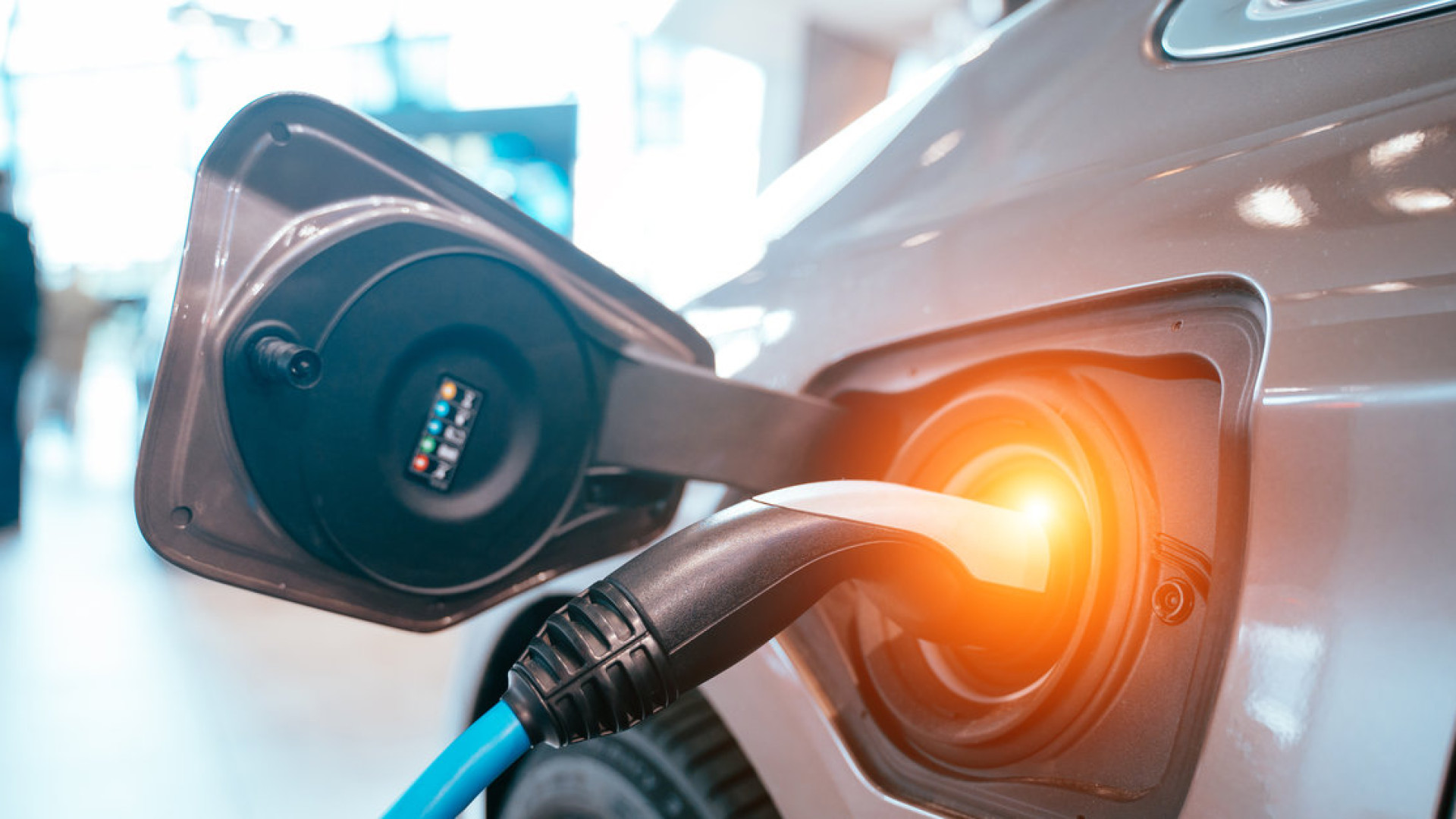 I veicoli elettrici non inquinano, produrli e ricaricarli invece sì