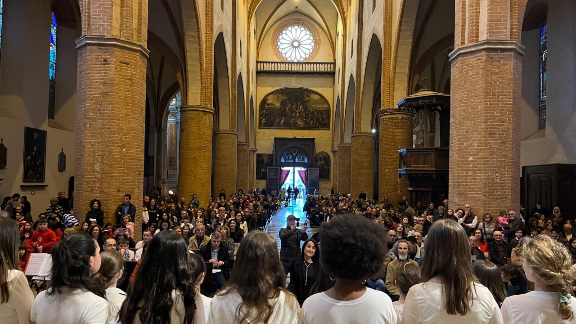 "Myr Mir, cantiamo la pace". Cento giovani coristi insieme per dire no alla guerra