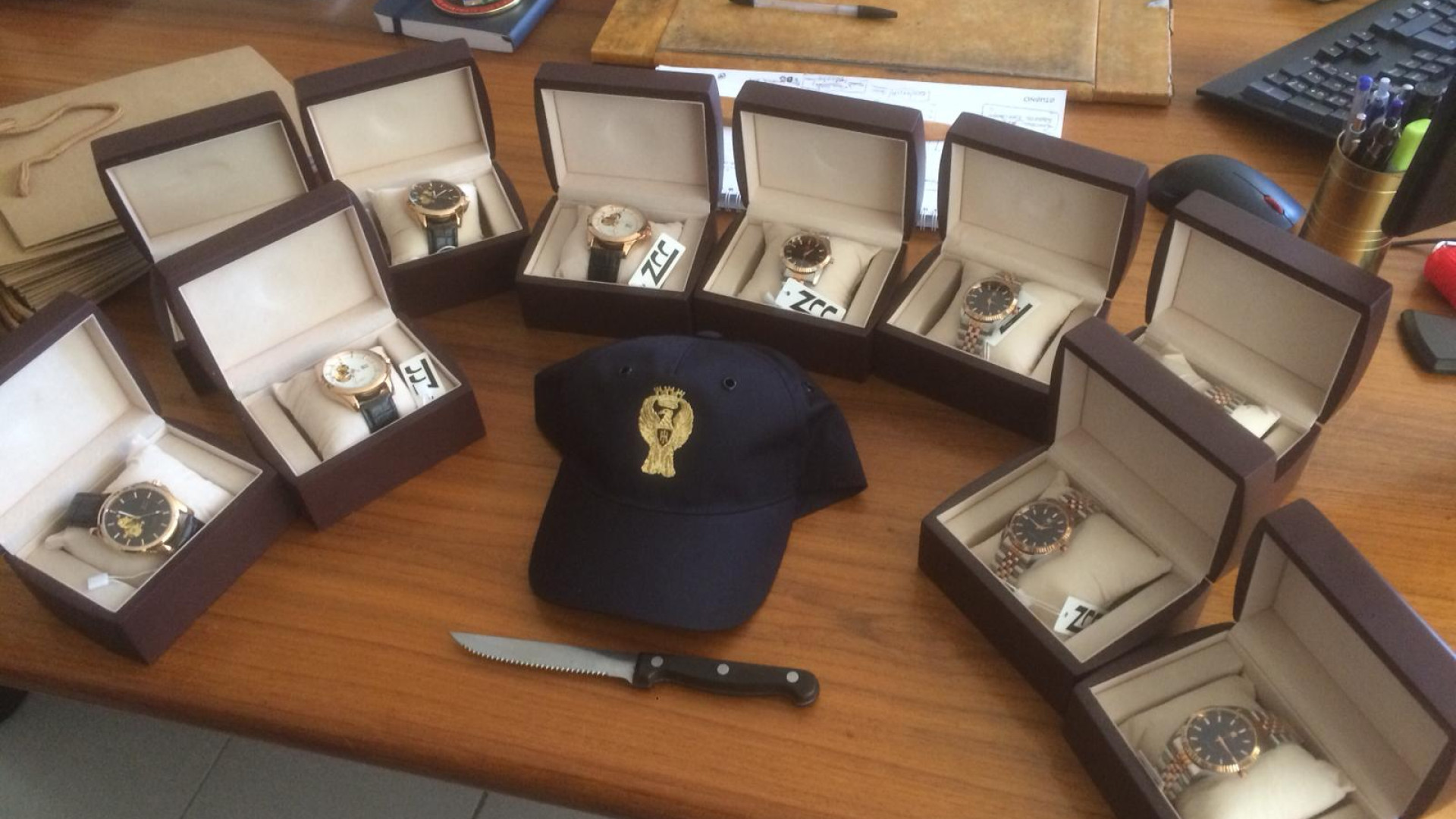 Chiedeva anche mille euro per orologi di scarso valore: denunciato